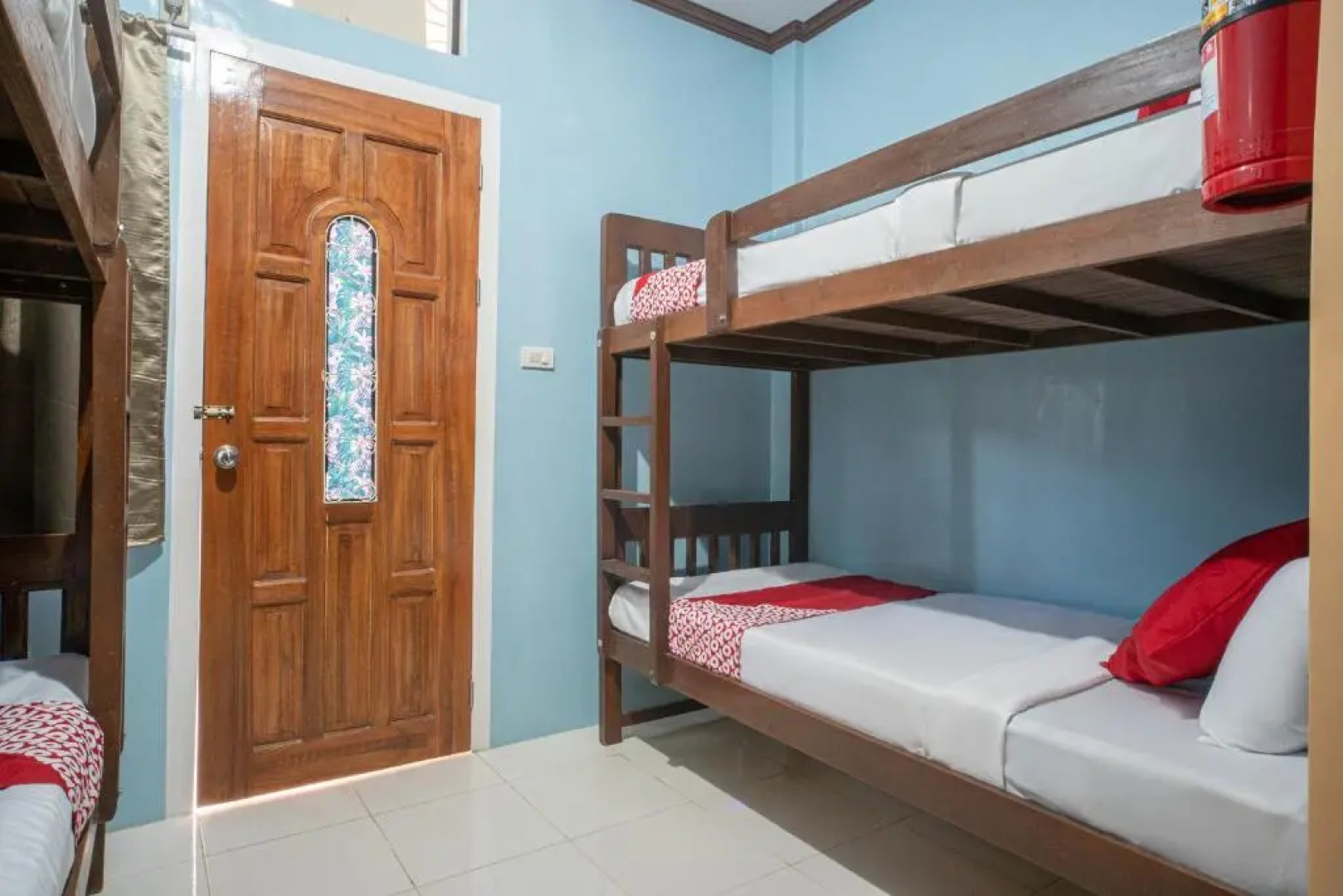 OYO 702 Queens Hometel