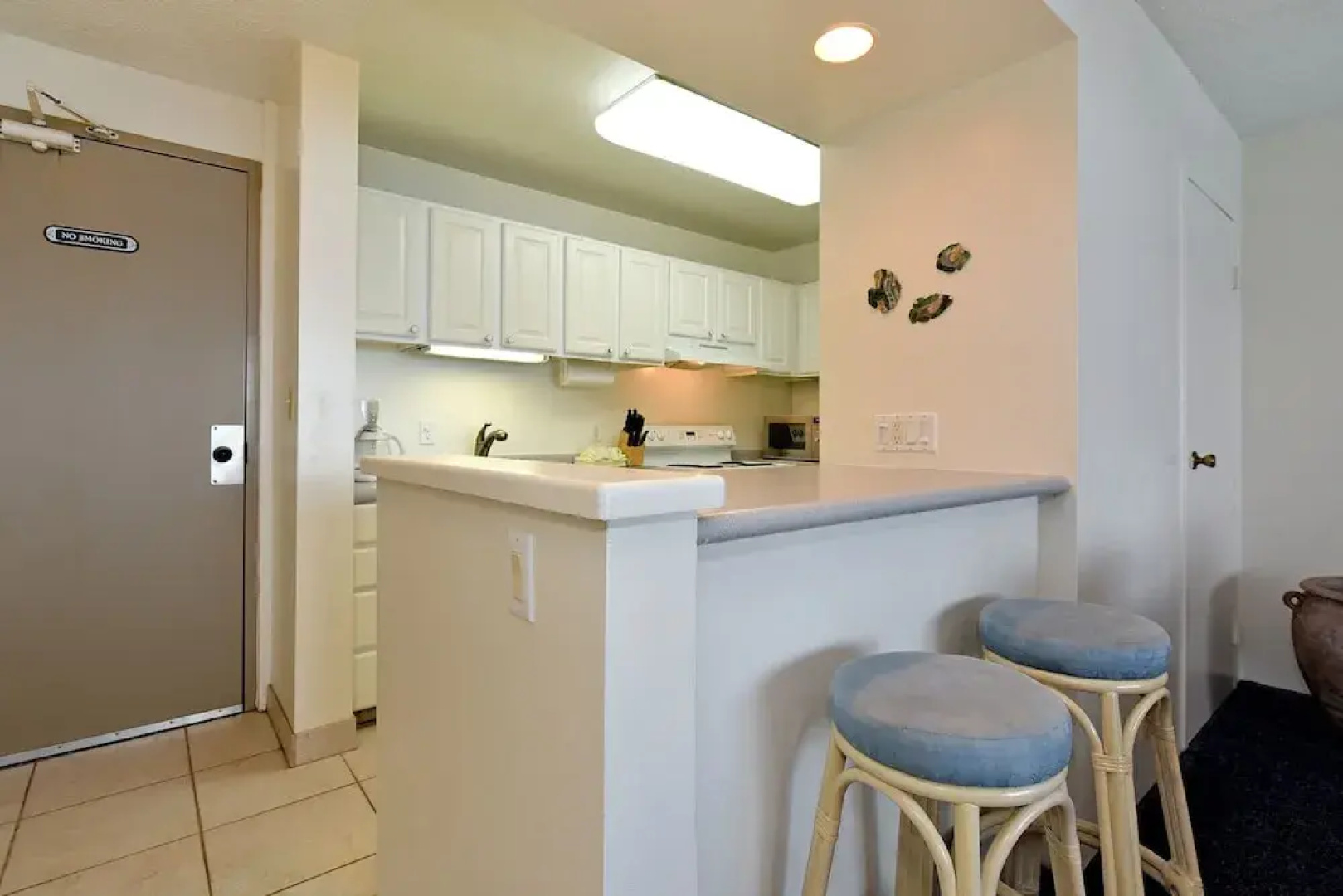 Valley Isle #808 2 Bedroom Condo by RedAwning