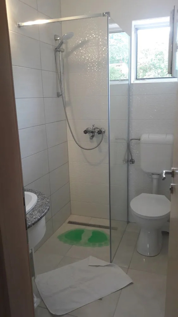 Apartments and rooms Marko