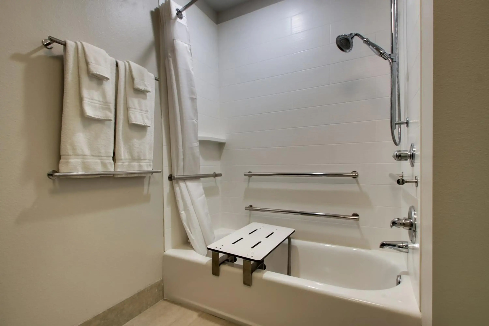 Holiday Inn Express & Suites Mount Vernon by IHG