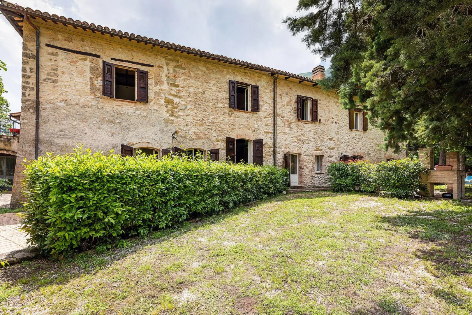 A total immersion in greenery and tranquillity.-Casale LUISA