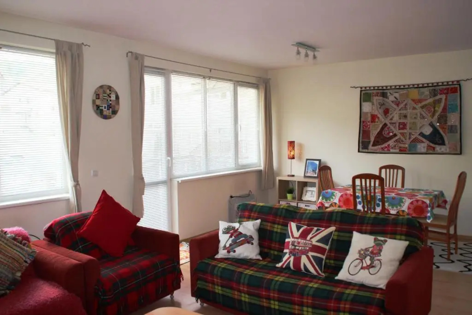 Luxury Studio, Eagle Rock Apartments