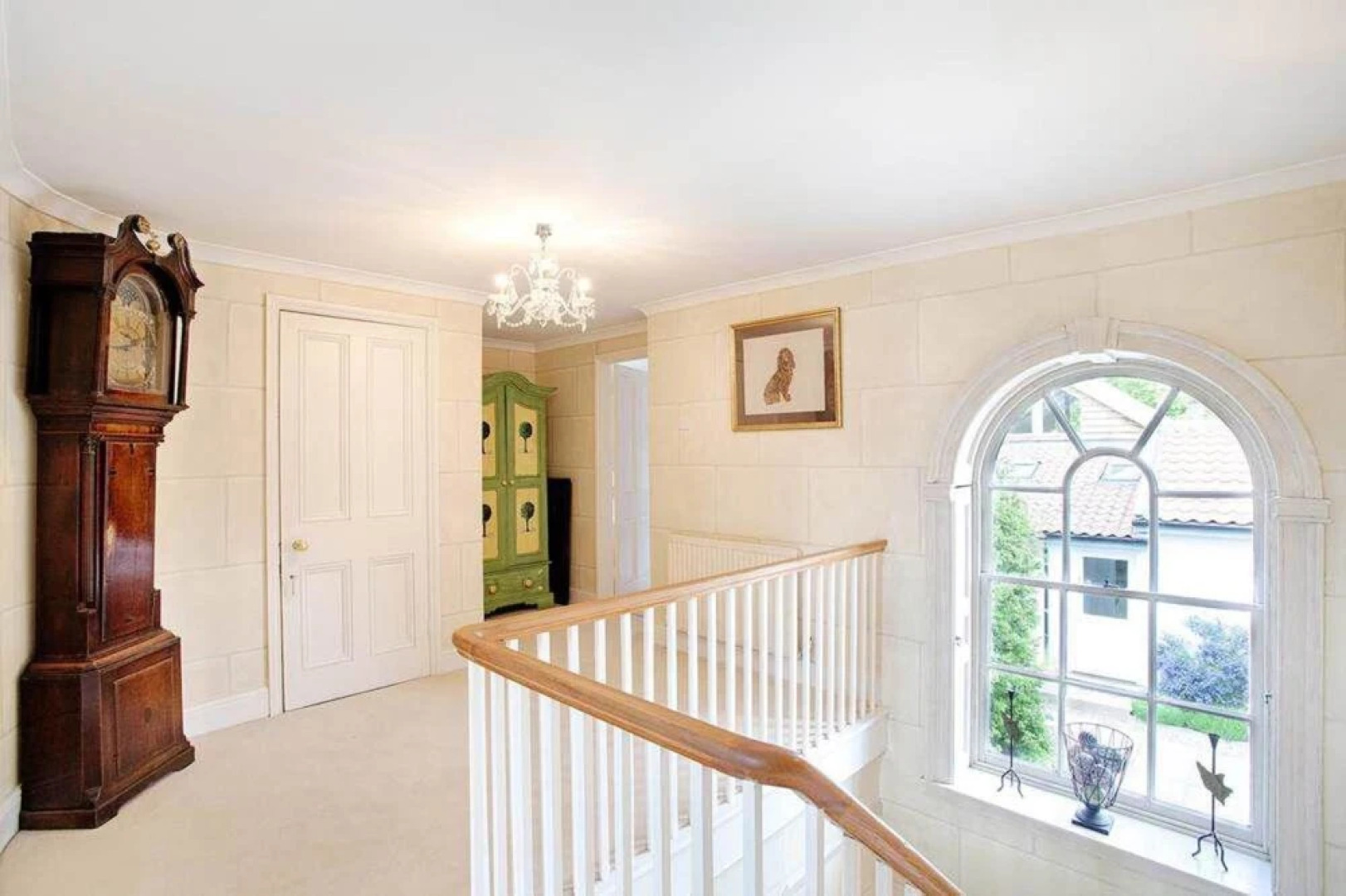 Secluded country house gem with swimming pool & tennis court