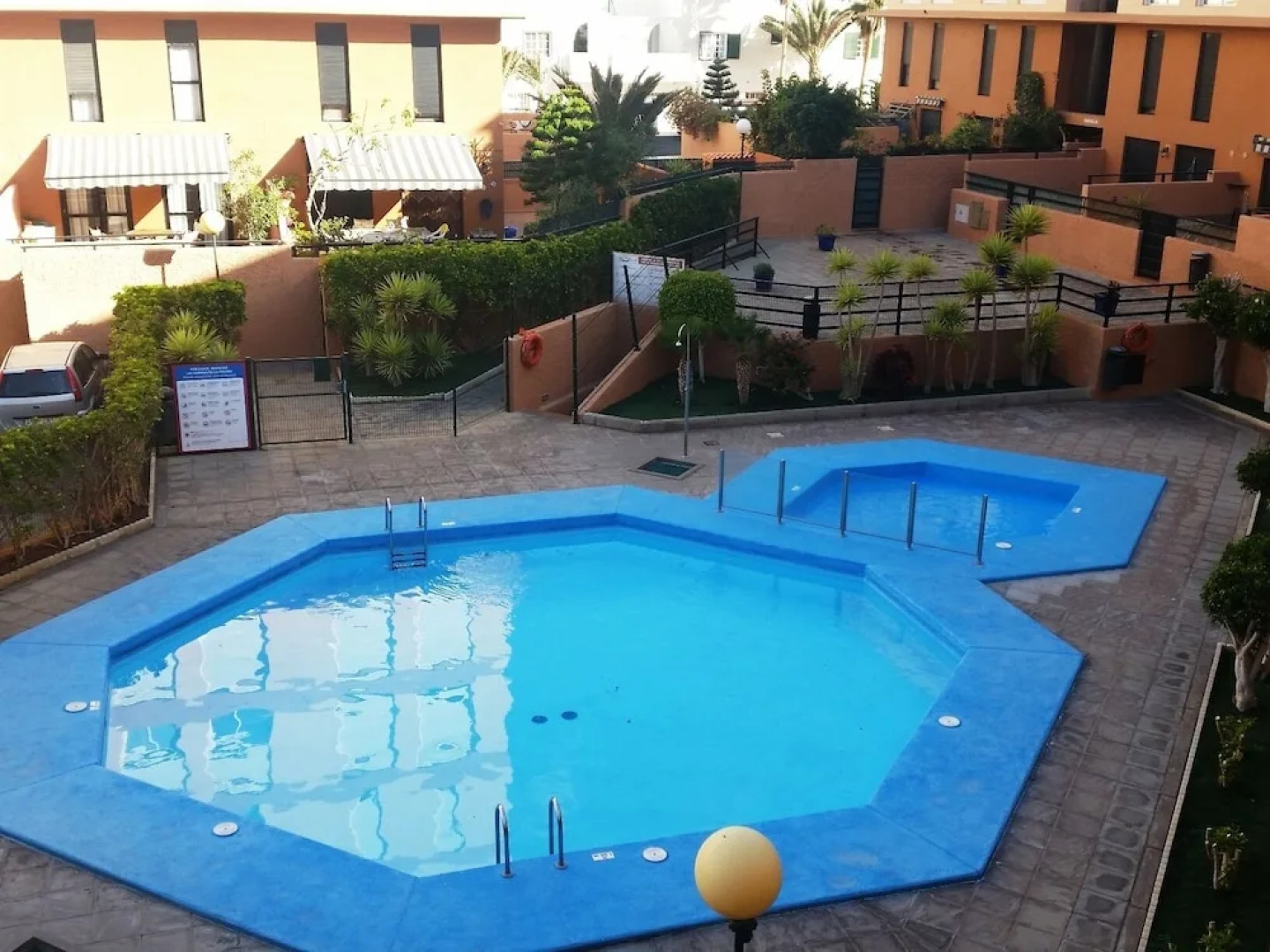 El Medano, Cabezo beach, pool & parking