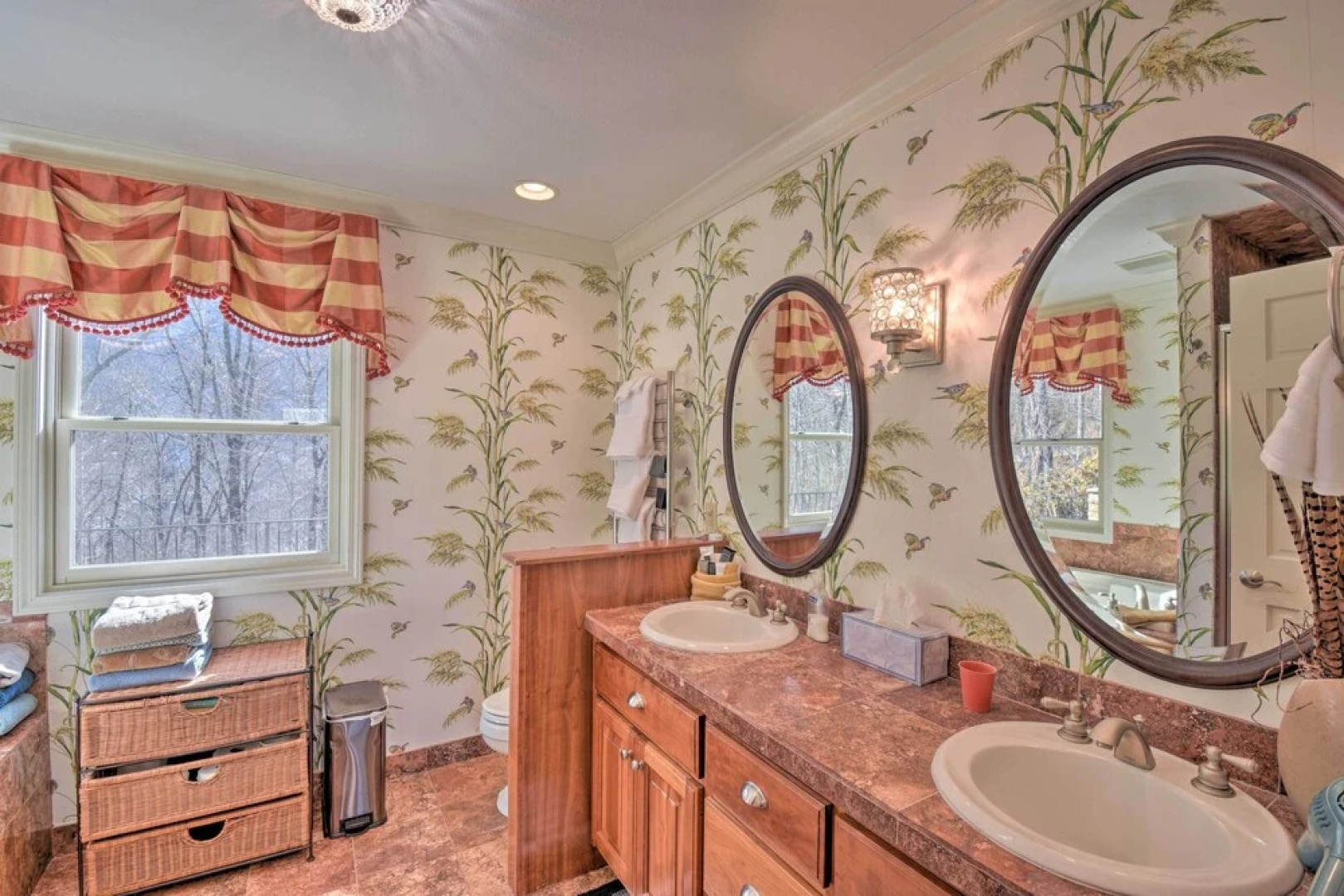 Captivating Vacation Rental Apt in Hayesville!