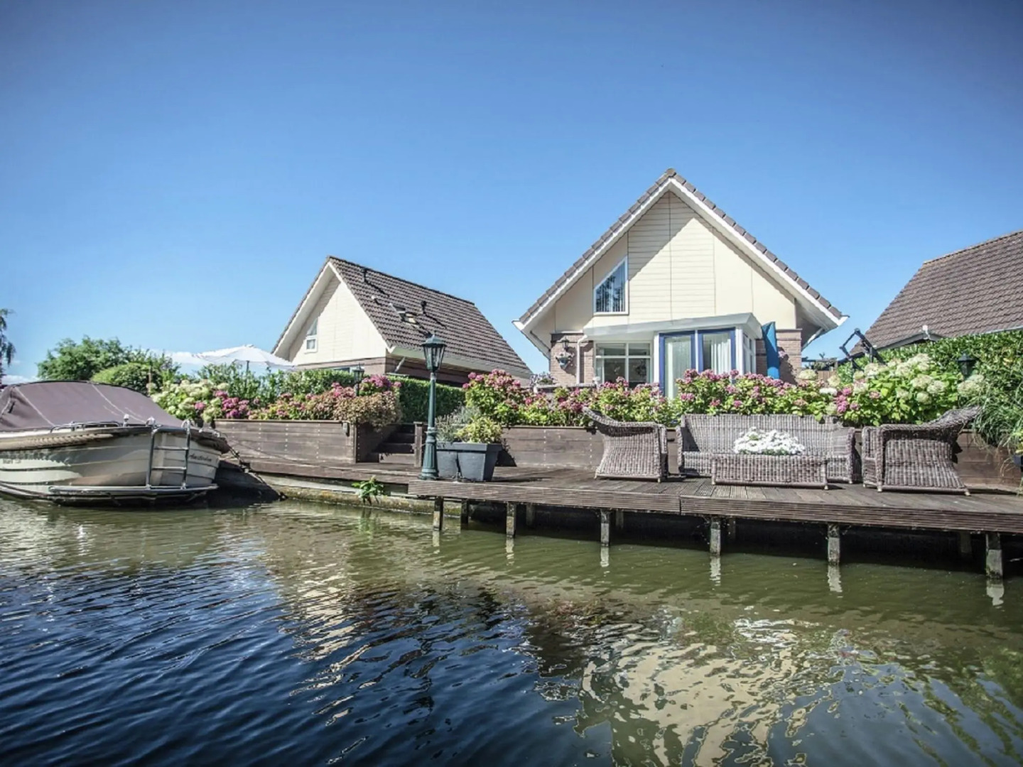 Beautiful house with jetty on inland water, near IJsselmeer