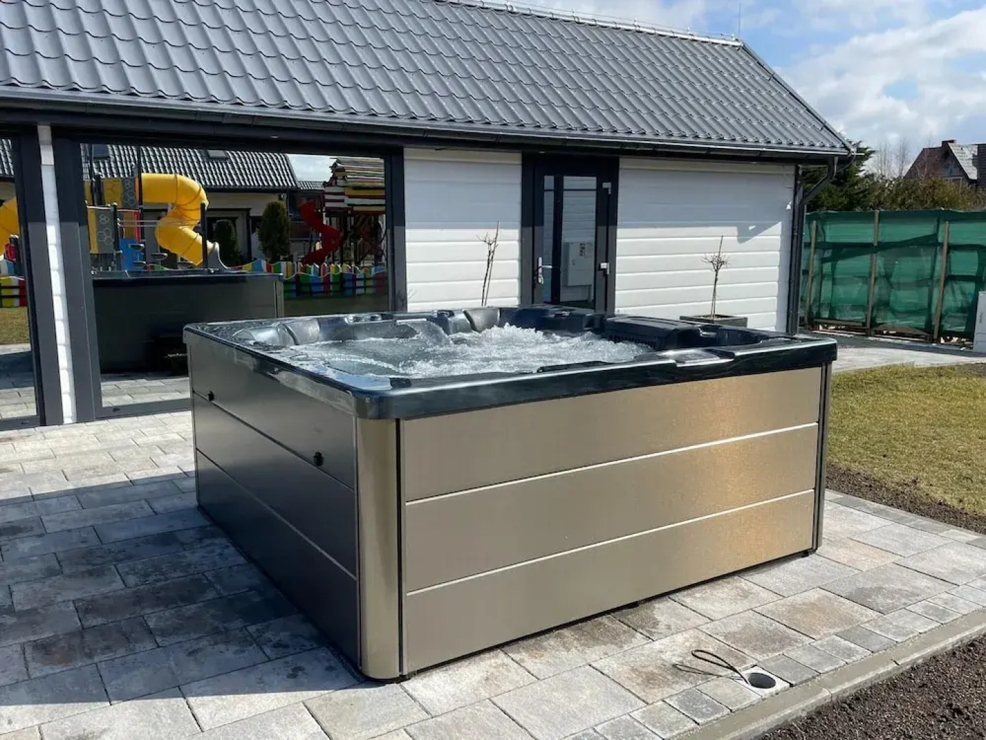 Large Holiday Homes Close to the Beach