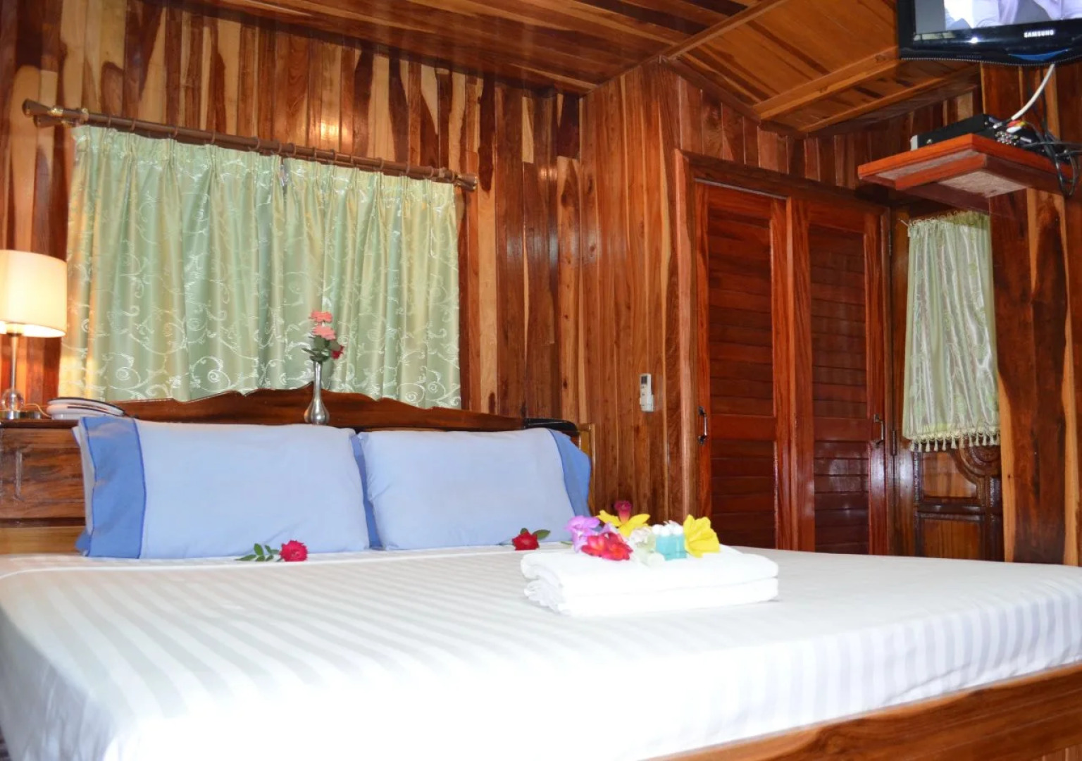 Home Stay Stc Bed And Breakfast