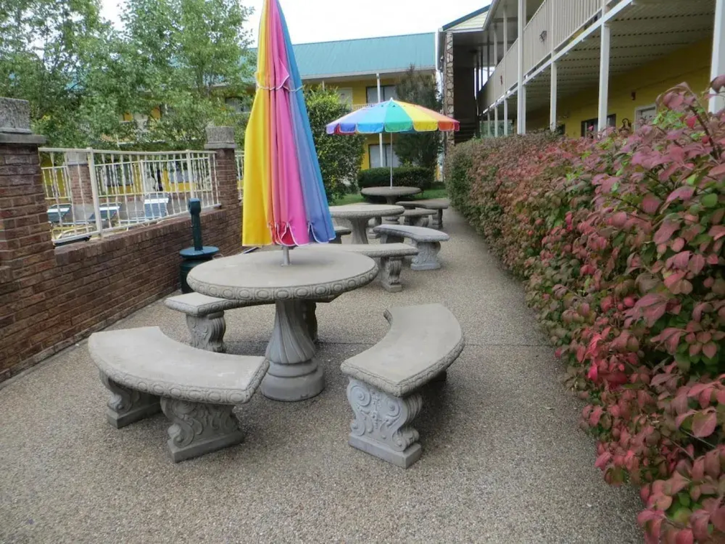 Golden Manor Inn & Suites