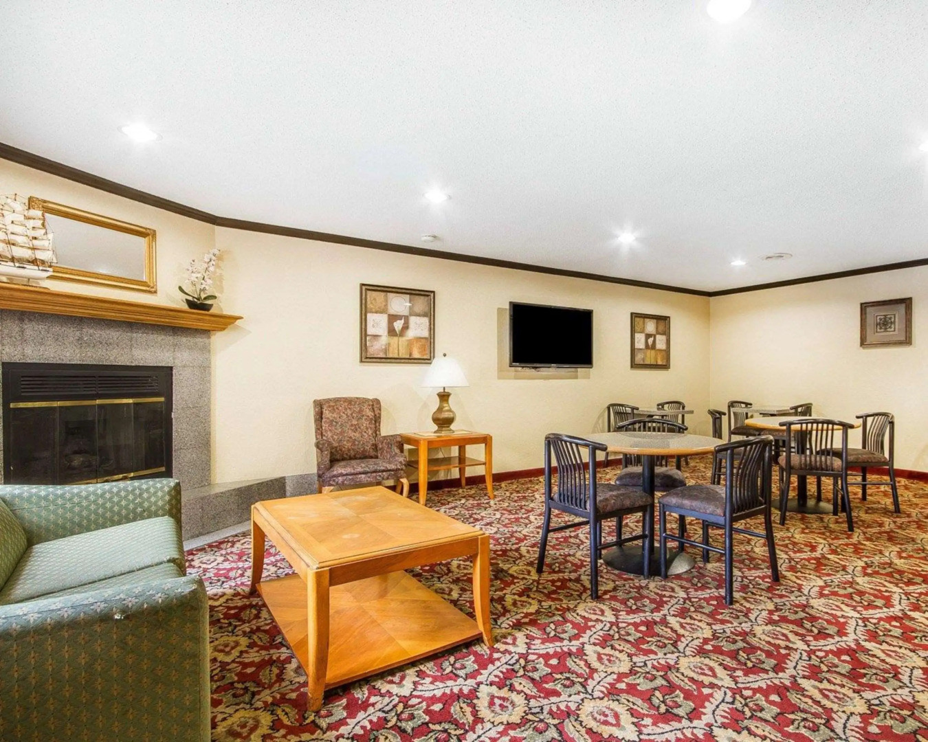 Rodeway Inn & Suites Madison East