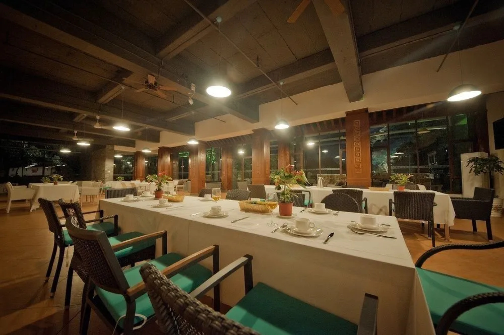 Guilin Crystal Crescent Moon Hotel