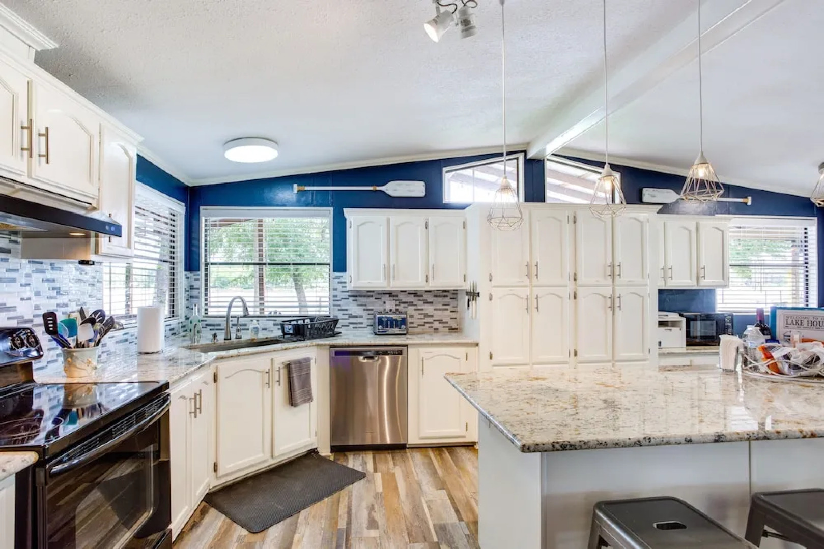 Hot Tub & Dock: Lakefront Mabank Home