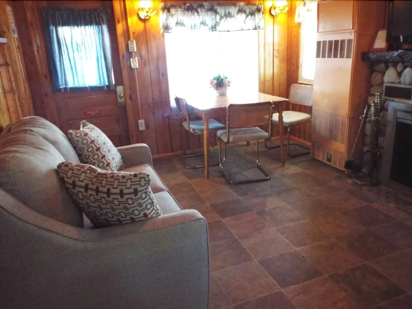 Crooked Lake Resort Cabin 1 (The lake side Stowaway) Holiday home 2 Be