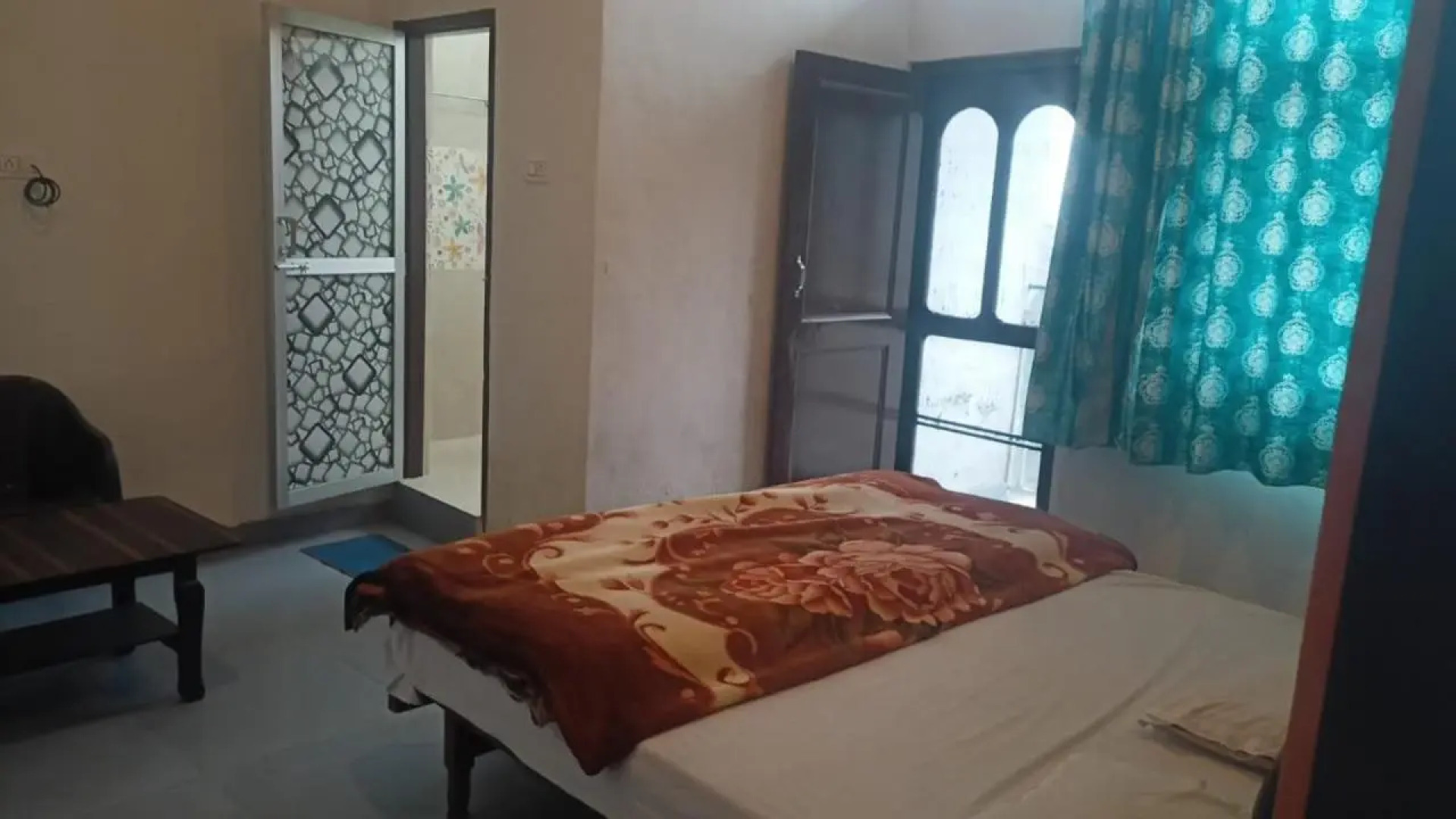 Yellowoaks Guest House by stayapart