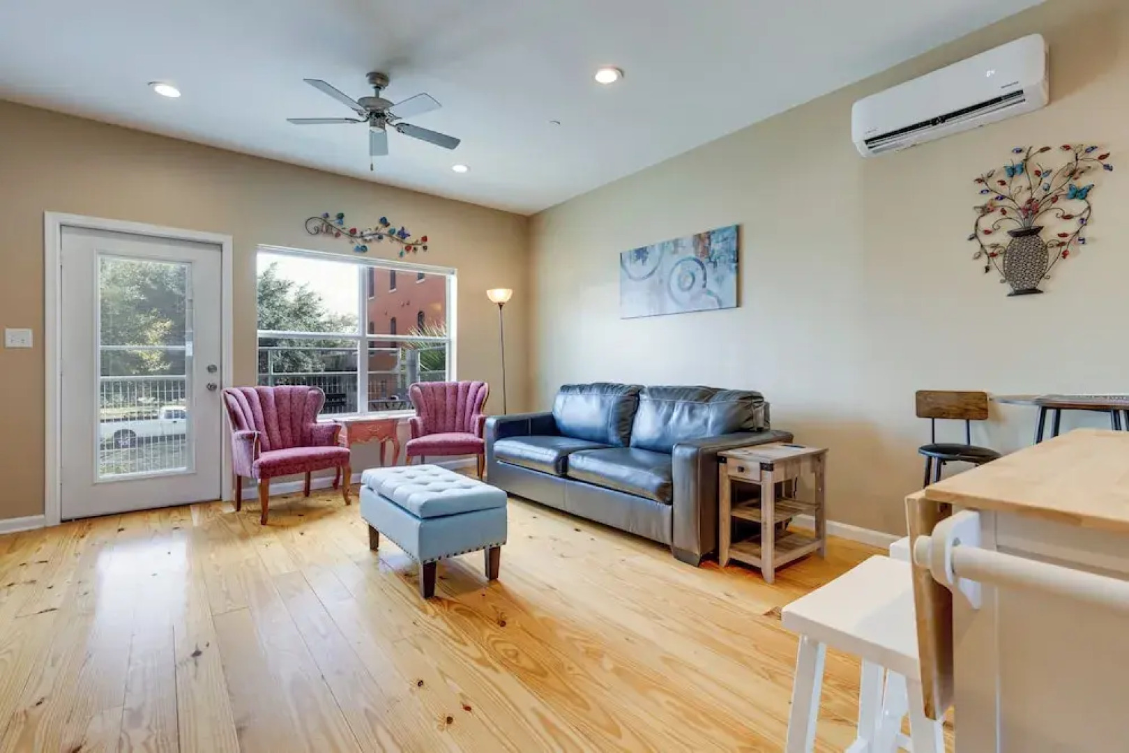 Game Room w/ Pool Table! Downtown Mobile Condo