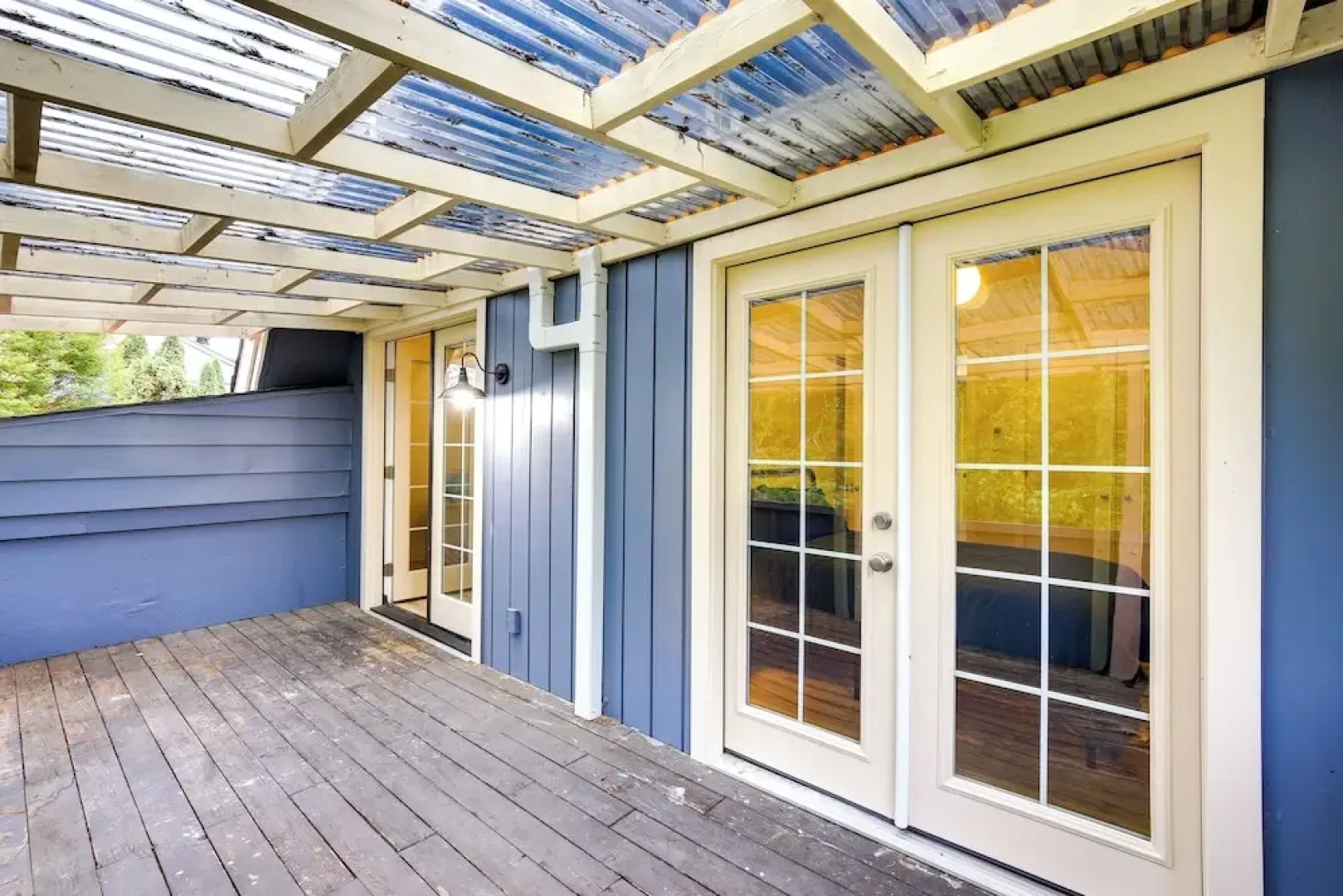 Modern Oregon Getaway w/ Fireplace, Yard & Deck