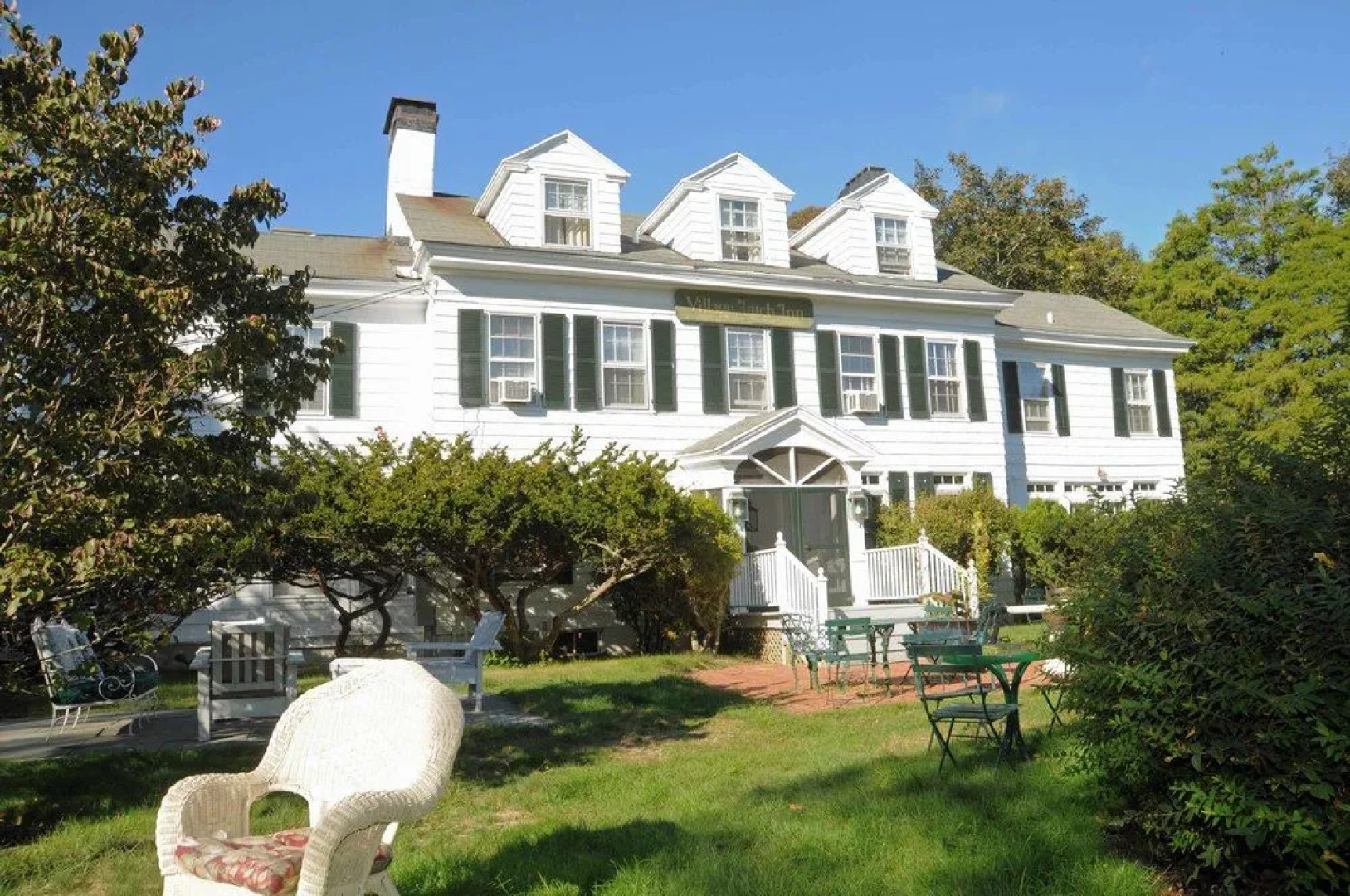 Village Latch Inn Hotel