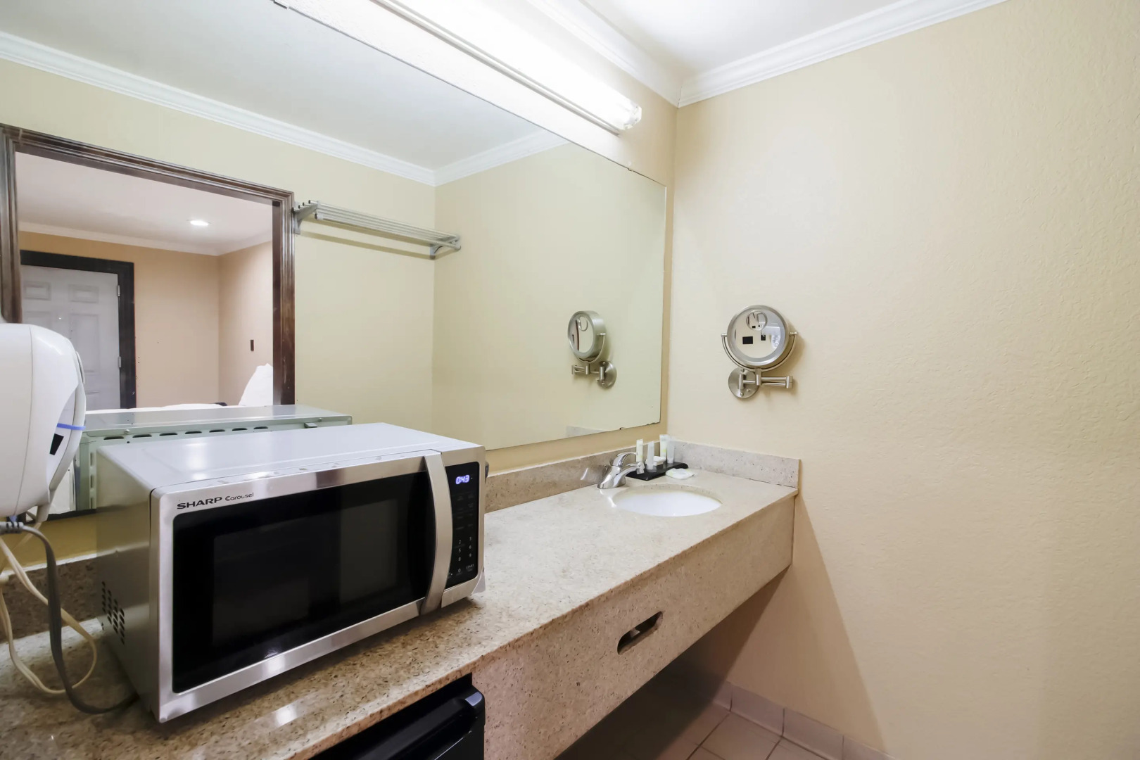 OYO Pinewood Inn & Suites Silsbee