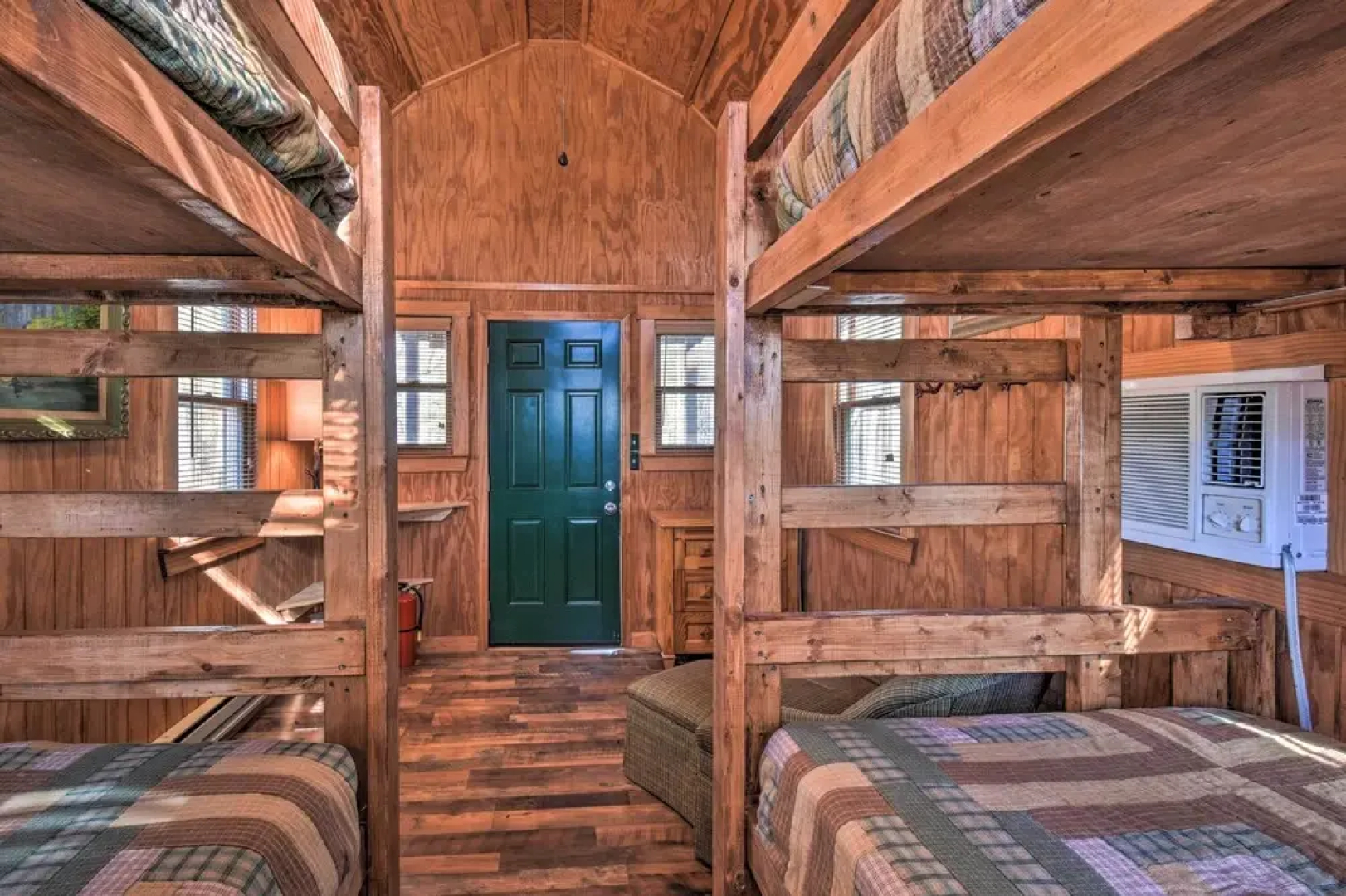 Rustic Cabin w/ Hot Tub: 2 Mi to Unicoi State Park