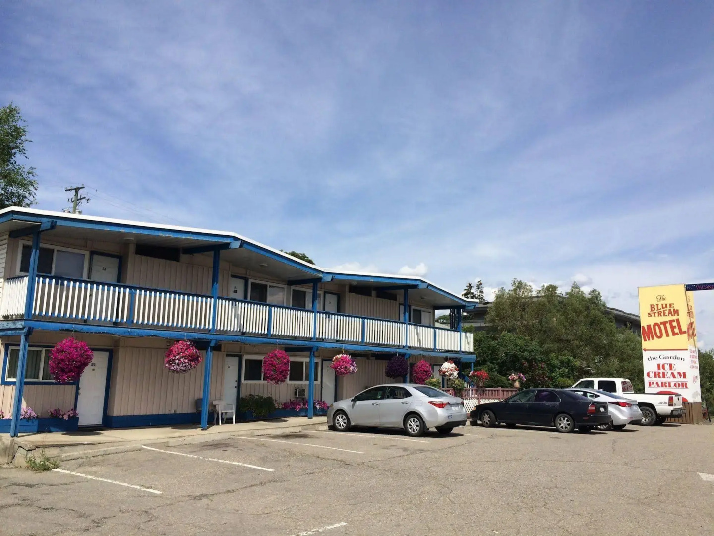 Blue Stream Motel