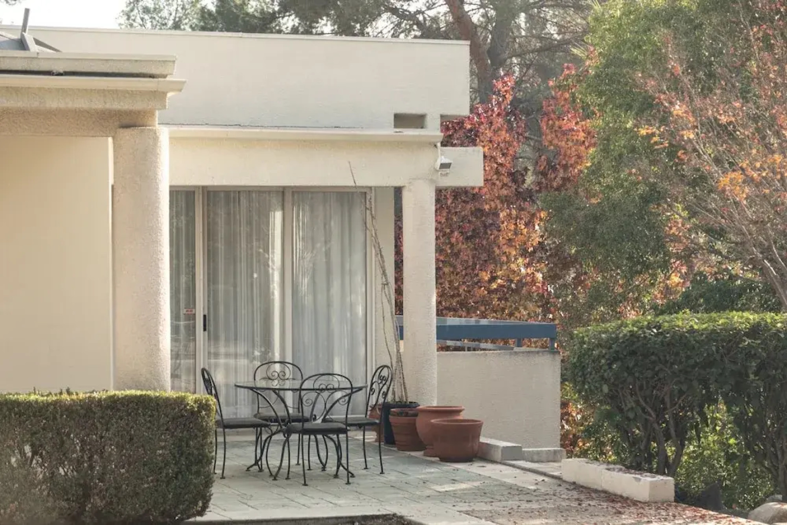 Sunny Pasadena Mansion, Sparkling Heated Pool & Projector Room!