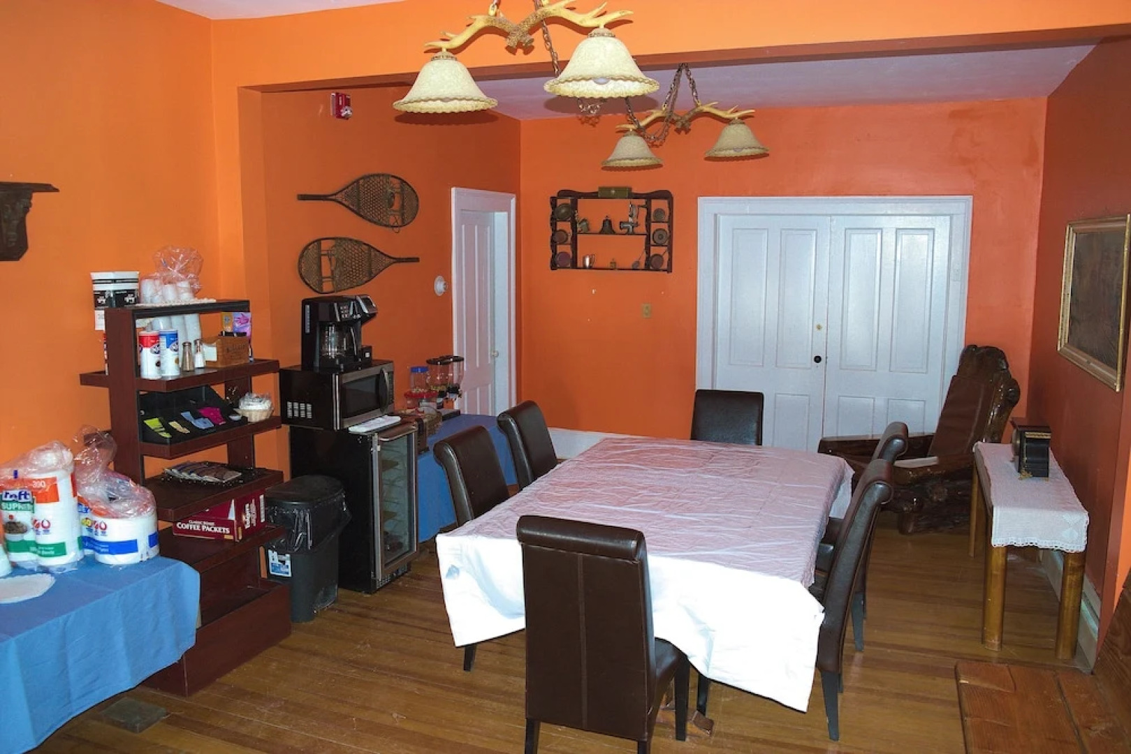 Hammos Pubstaurant and Lodge