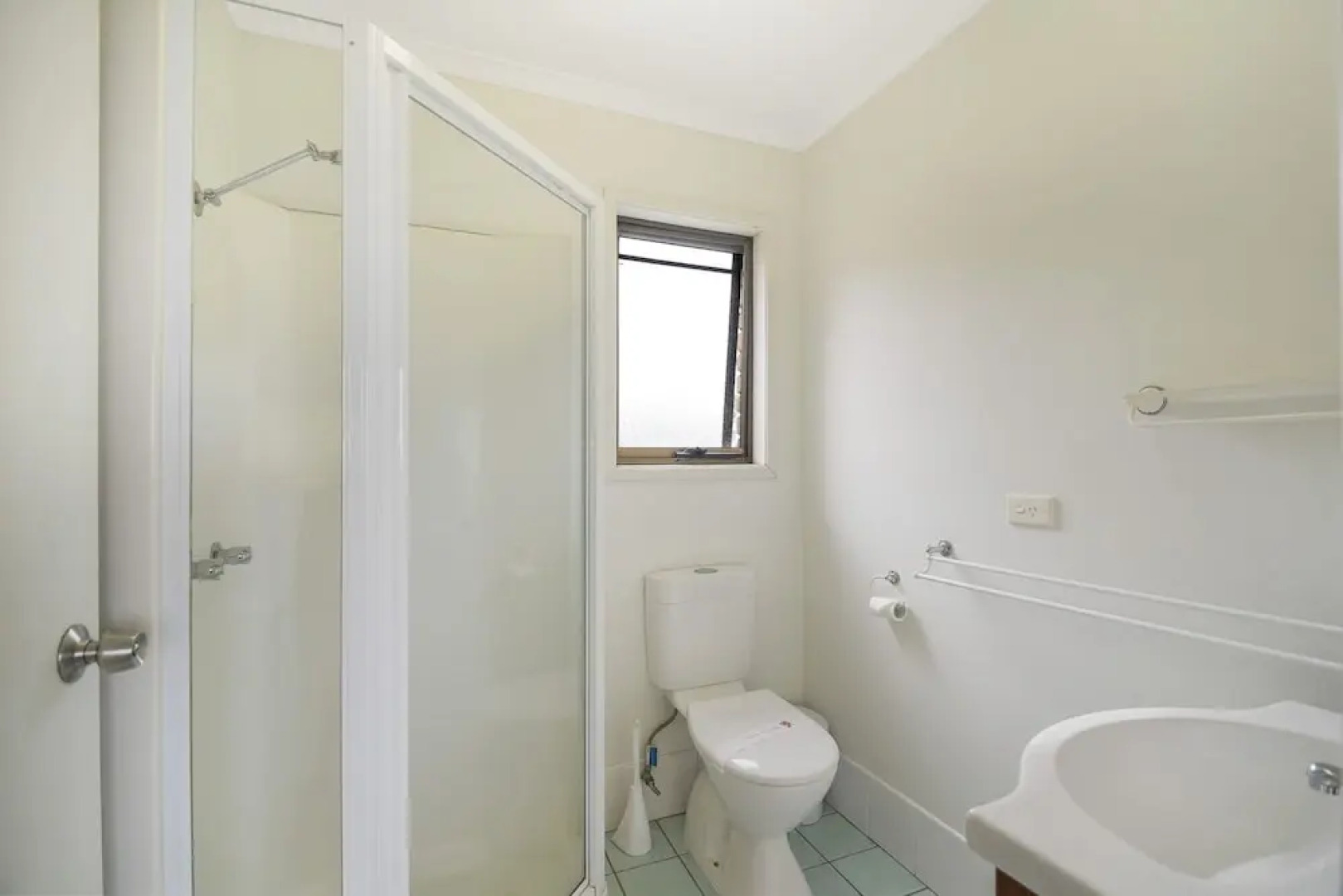 Galleries 3 - 3/28 Peregian Esplanade