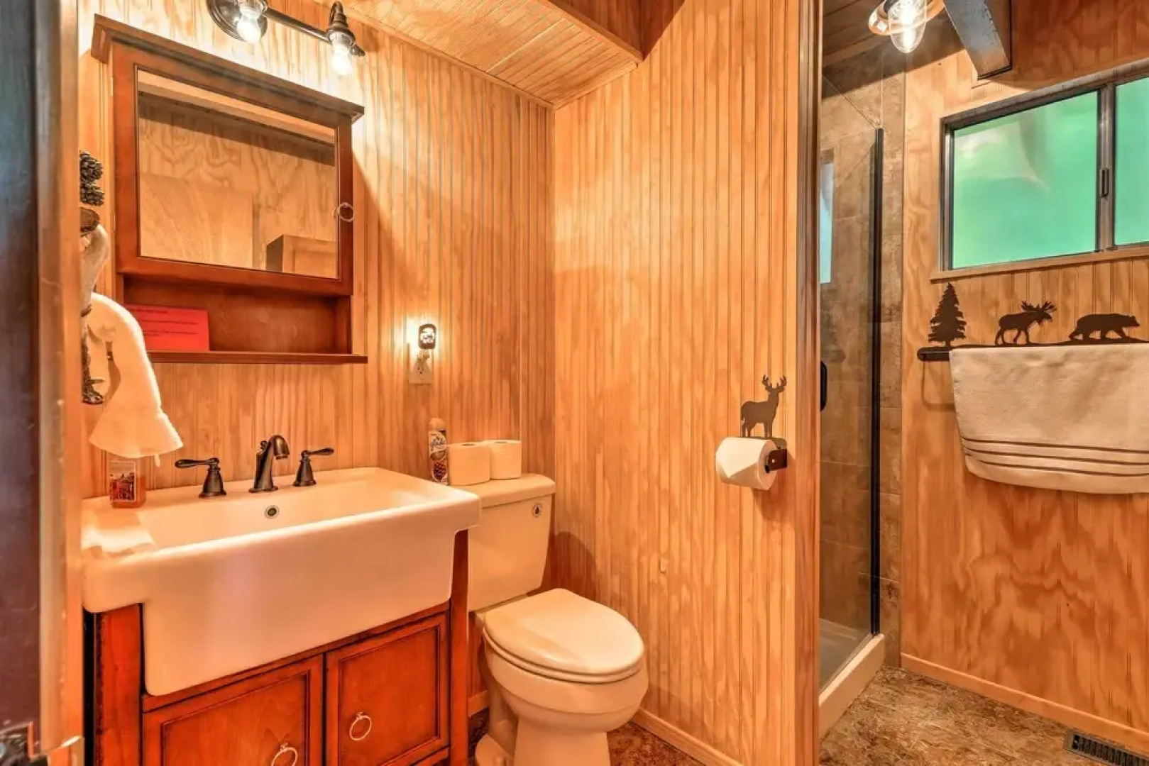 Twain Harte Mountain Cabin w/ Deck - 3 Mi to Dtwn