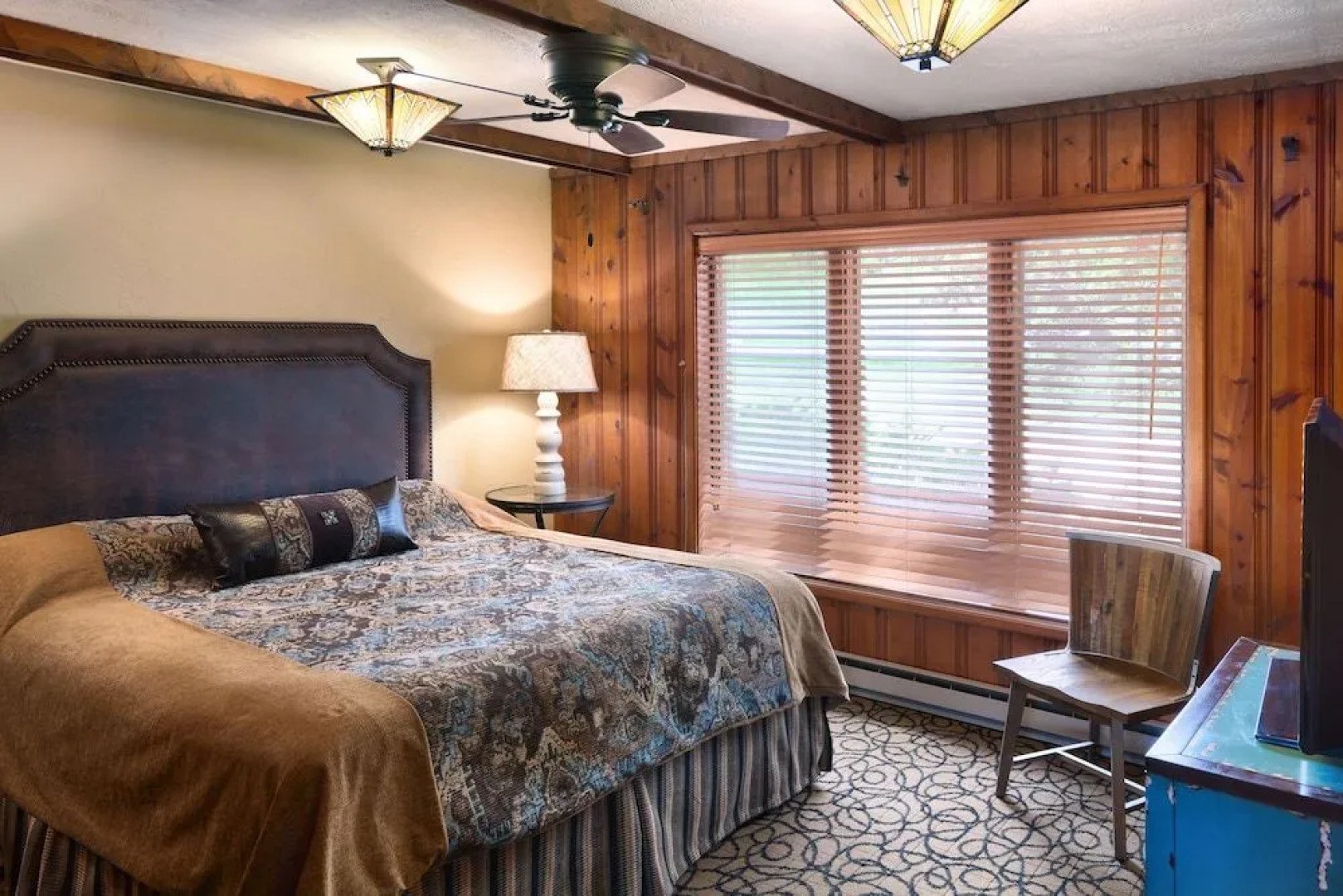 Rock Crest Lodge And Cabins