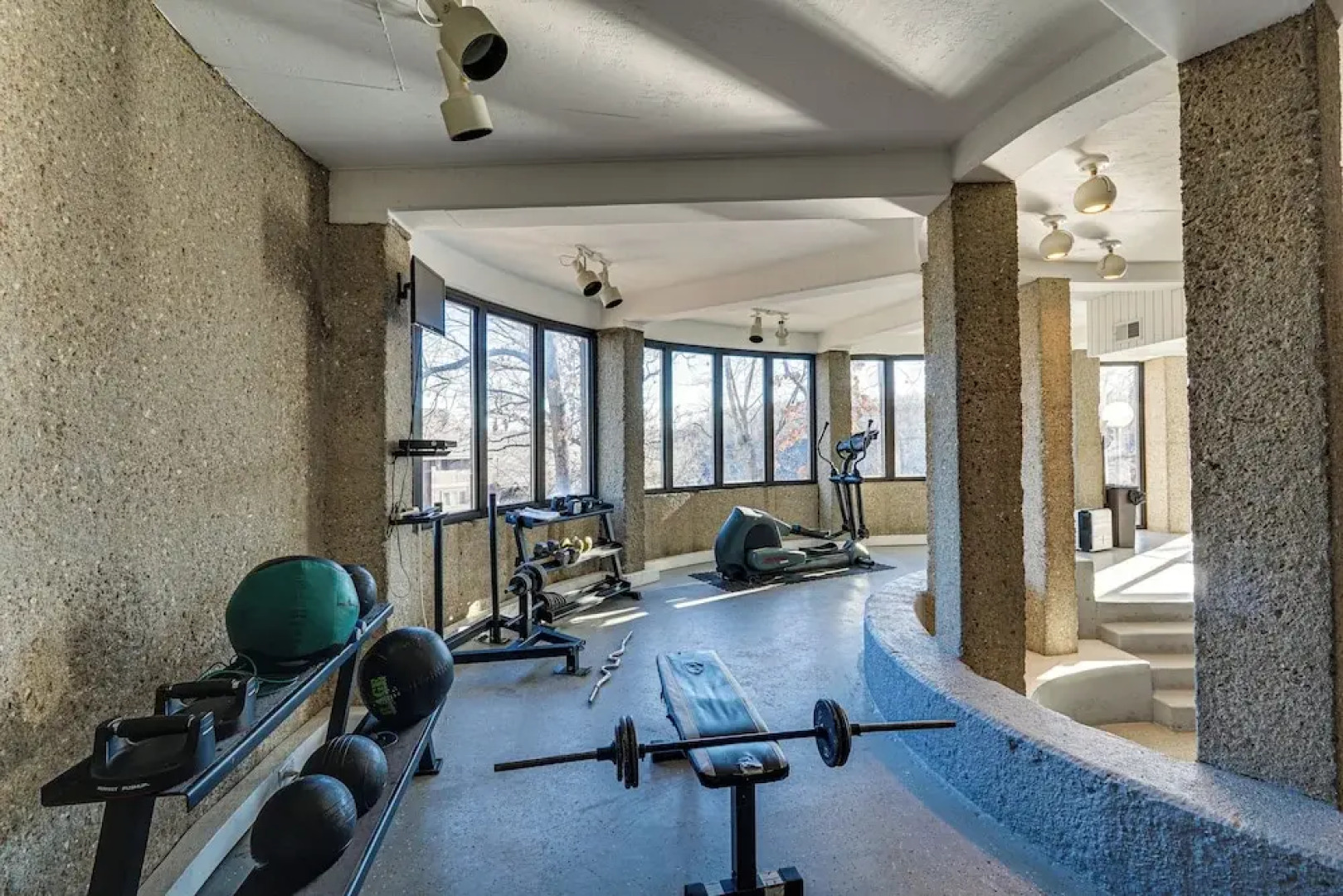 Lakefront Condo w/ Resort Amenities in Osage Beach