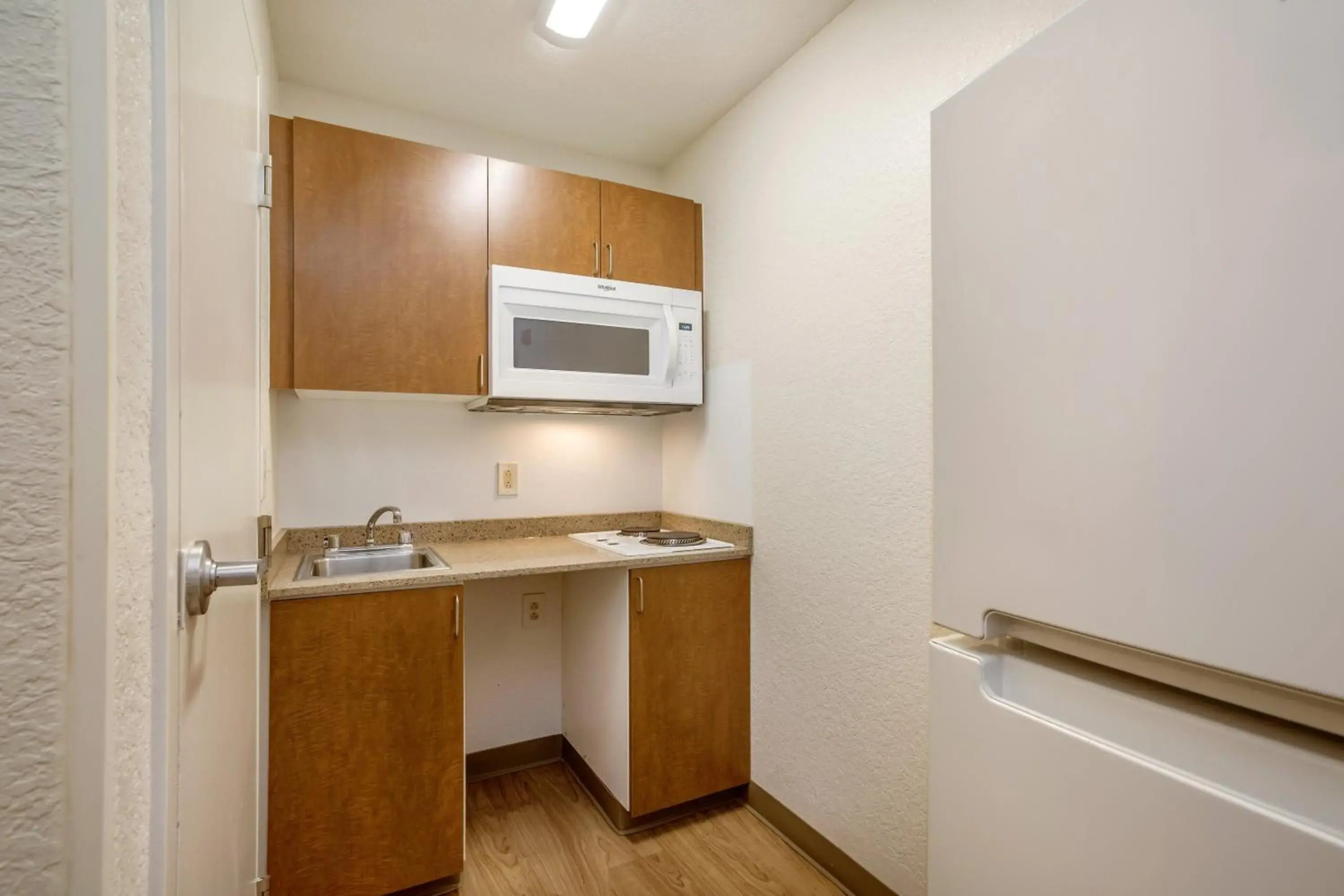 HomeTowne Studios by Red Roof Philadelphia - Maple Shade, NJ