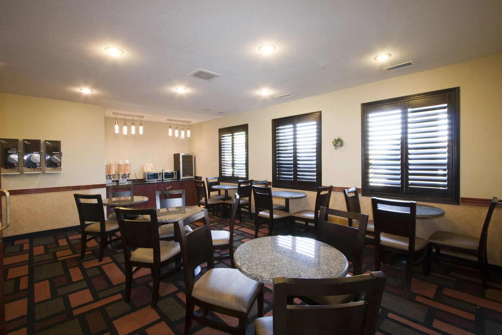 Foxwood Inn & Suites