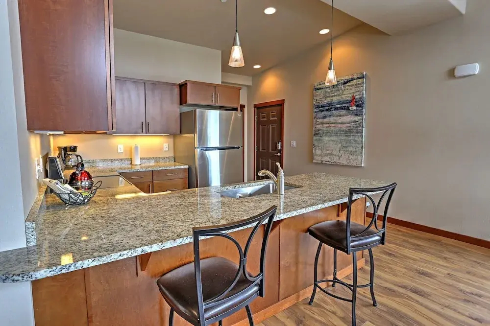 Breezy Lake Chelan Condo w/ Pool & Hot Tub Access!
