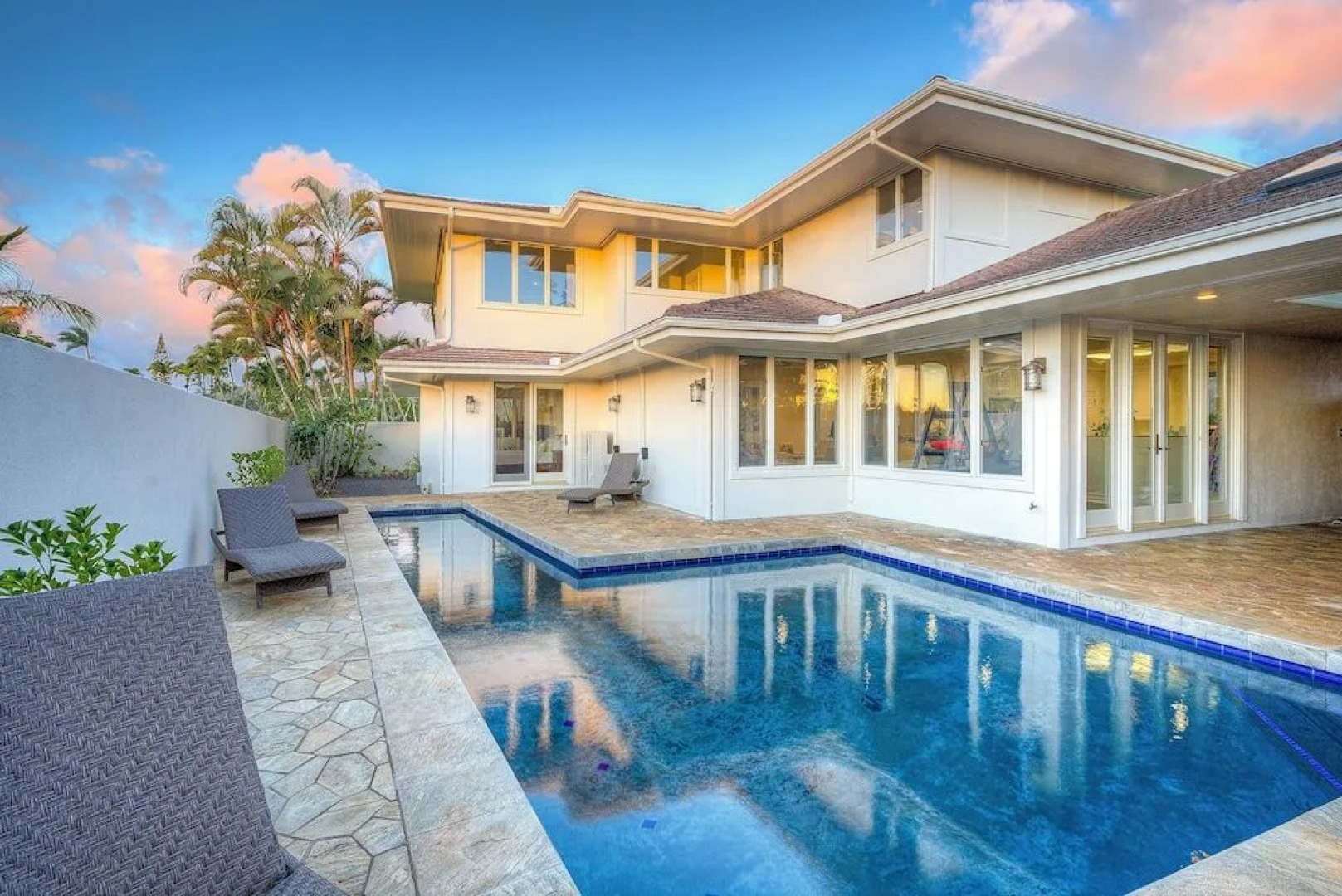 Pau Laka 5 Bedroom Home by RedAwning