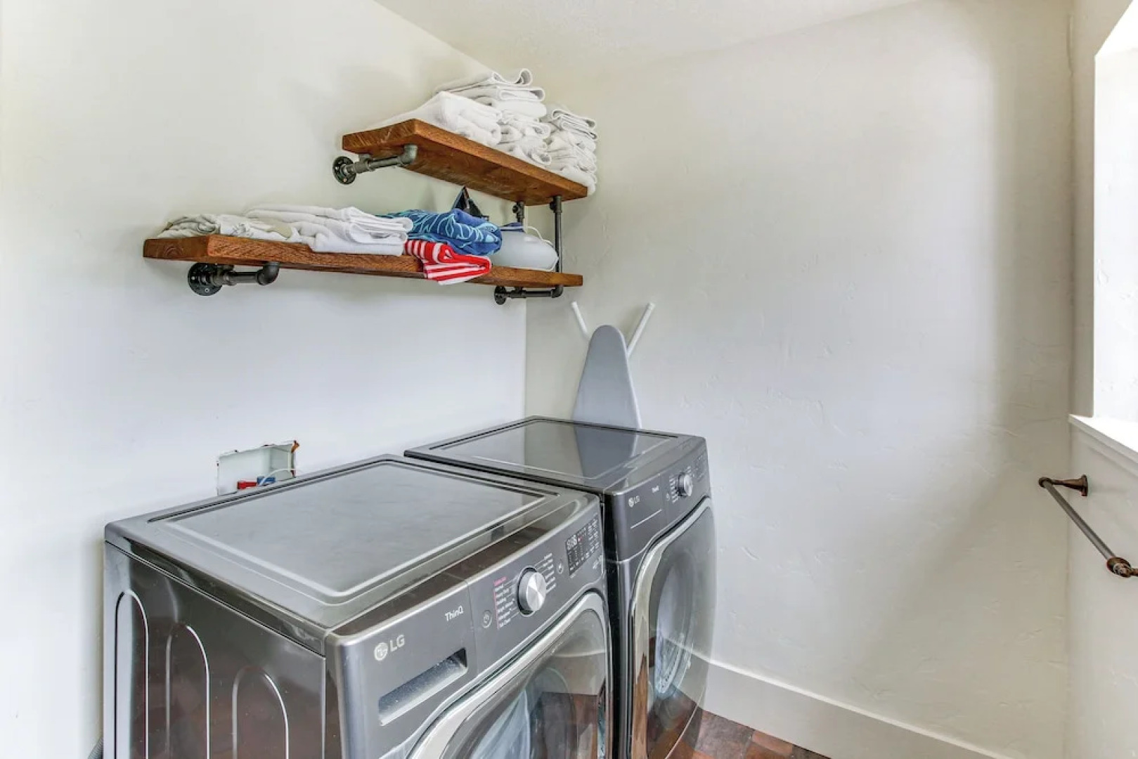 Massive Cabin w/ Game Room, 1 Mi to Bear Lake