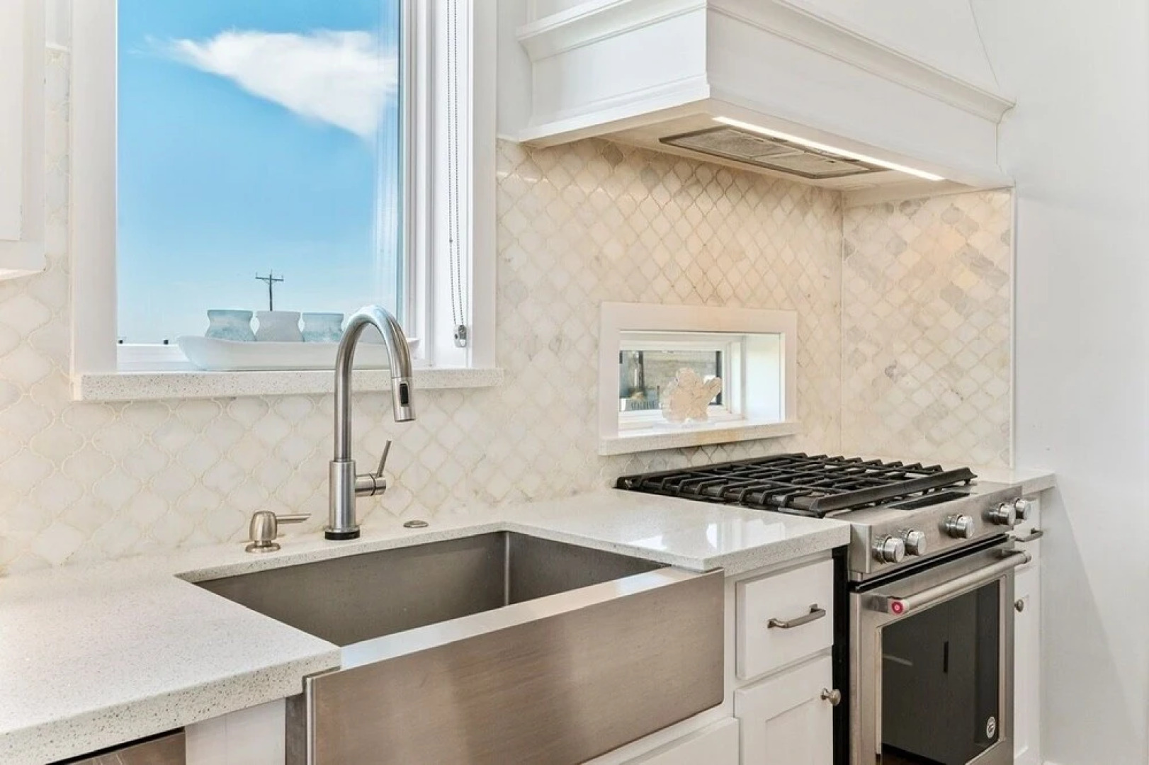 Paradise By The Sea 4 Bedroom Home by RedAwning