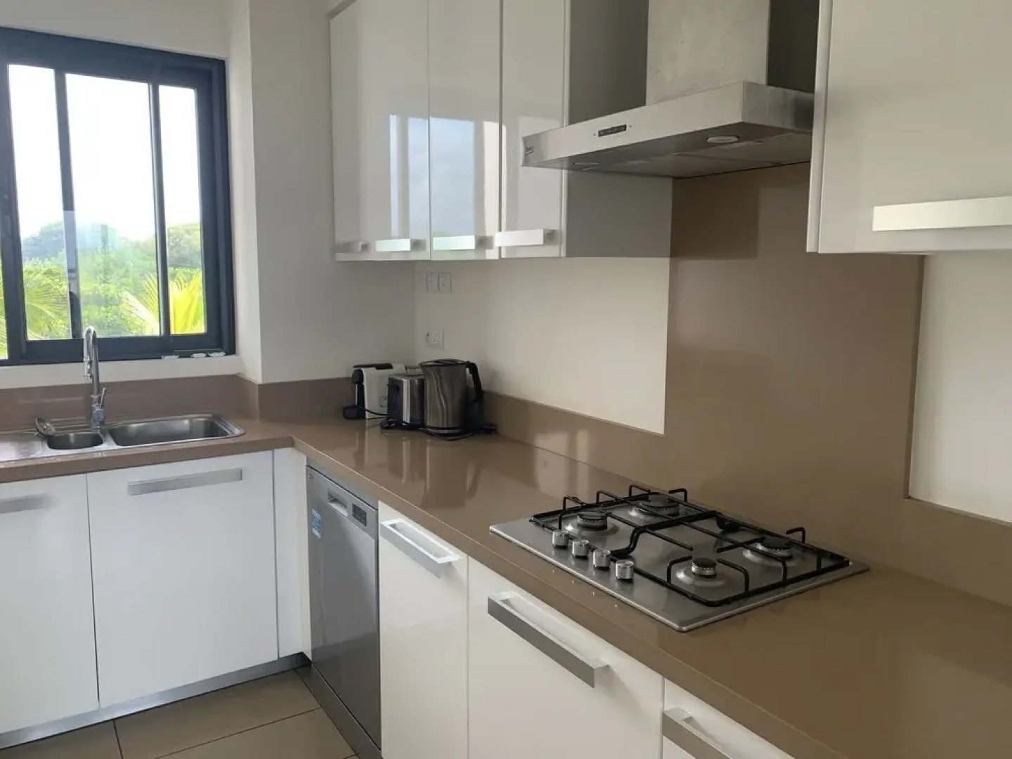 Azuri Residences by Life in Blue