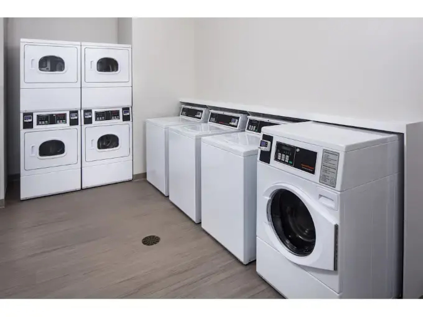 Star Suites By Riverside Theatre