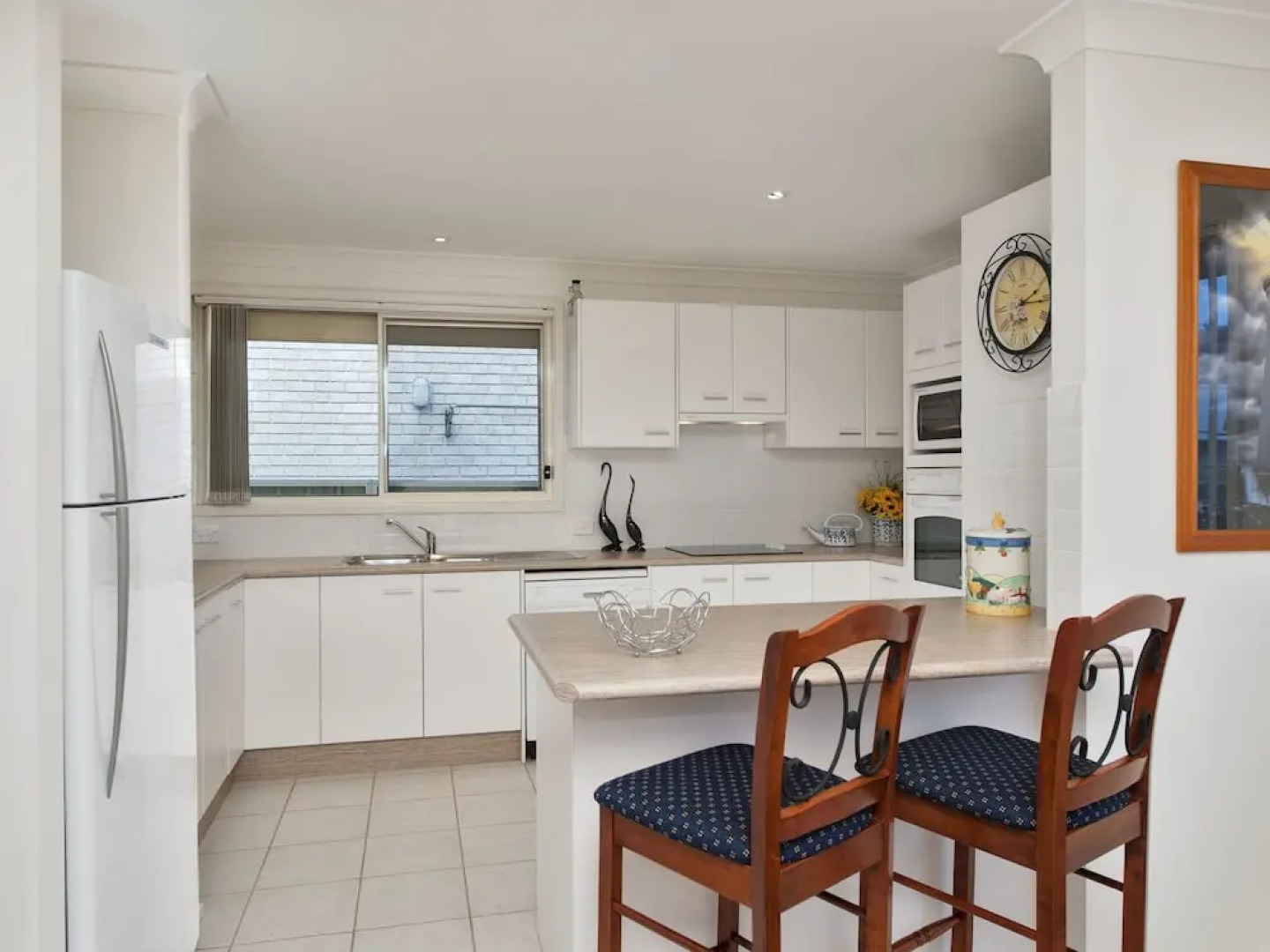 White Waves, 7B Achilles Street