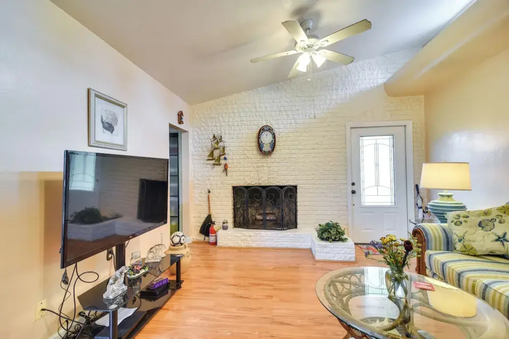 1 Mi to Madeira Beach: Getaway w/ Patio & Grill