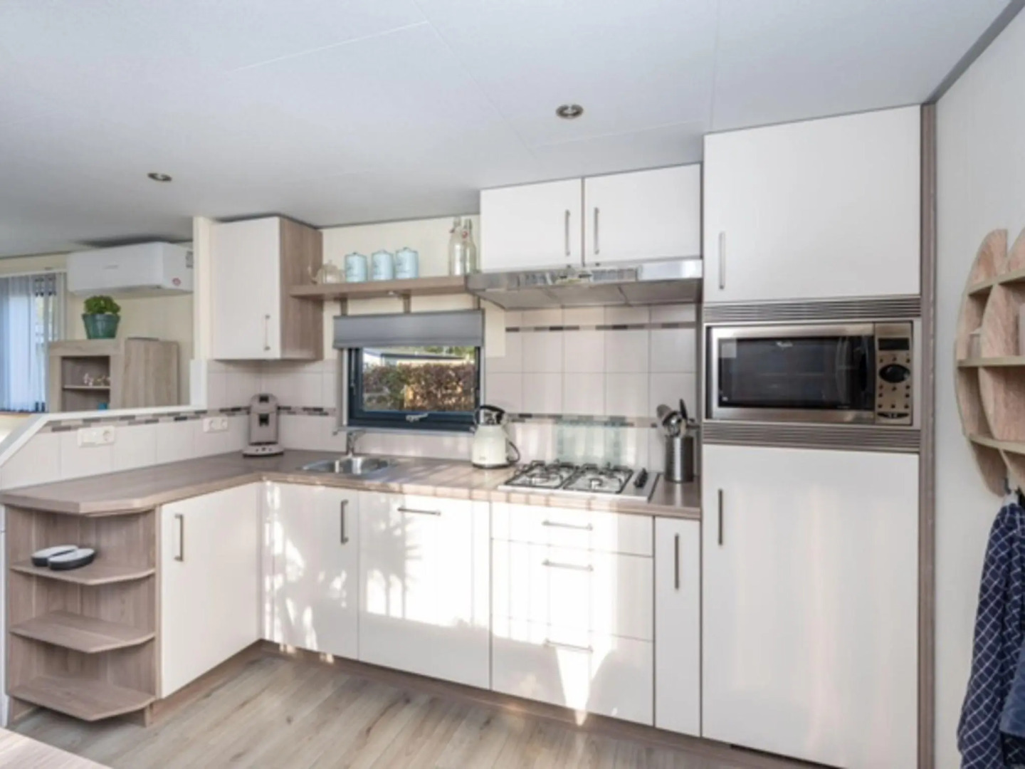 Beautiful detached Chalet Sea Rocks in Goedereede with views and garden