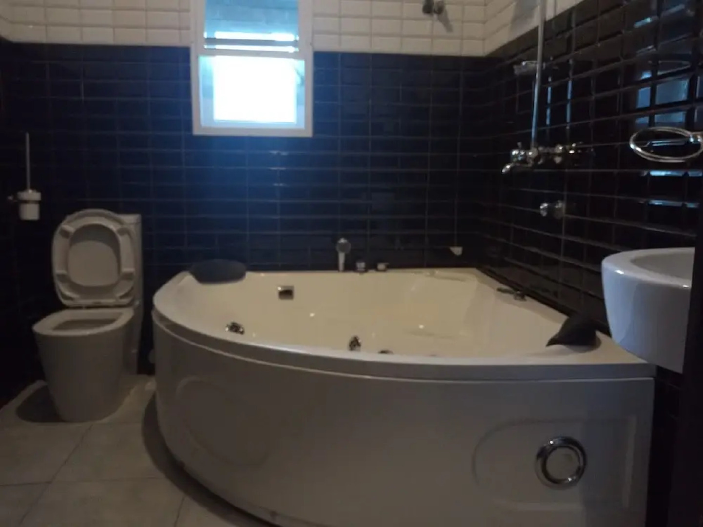 Victoria Inn Hotel & Suites