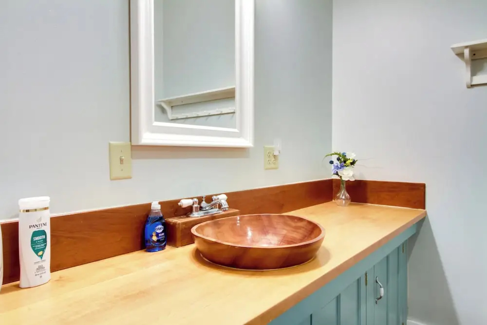 All-season Ludlow Apartment: 3 Mi to Okemo Resort!