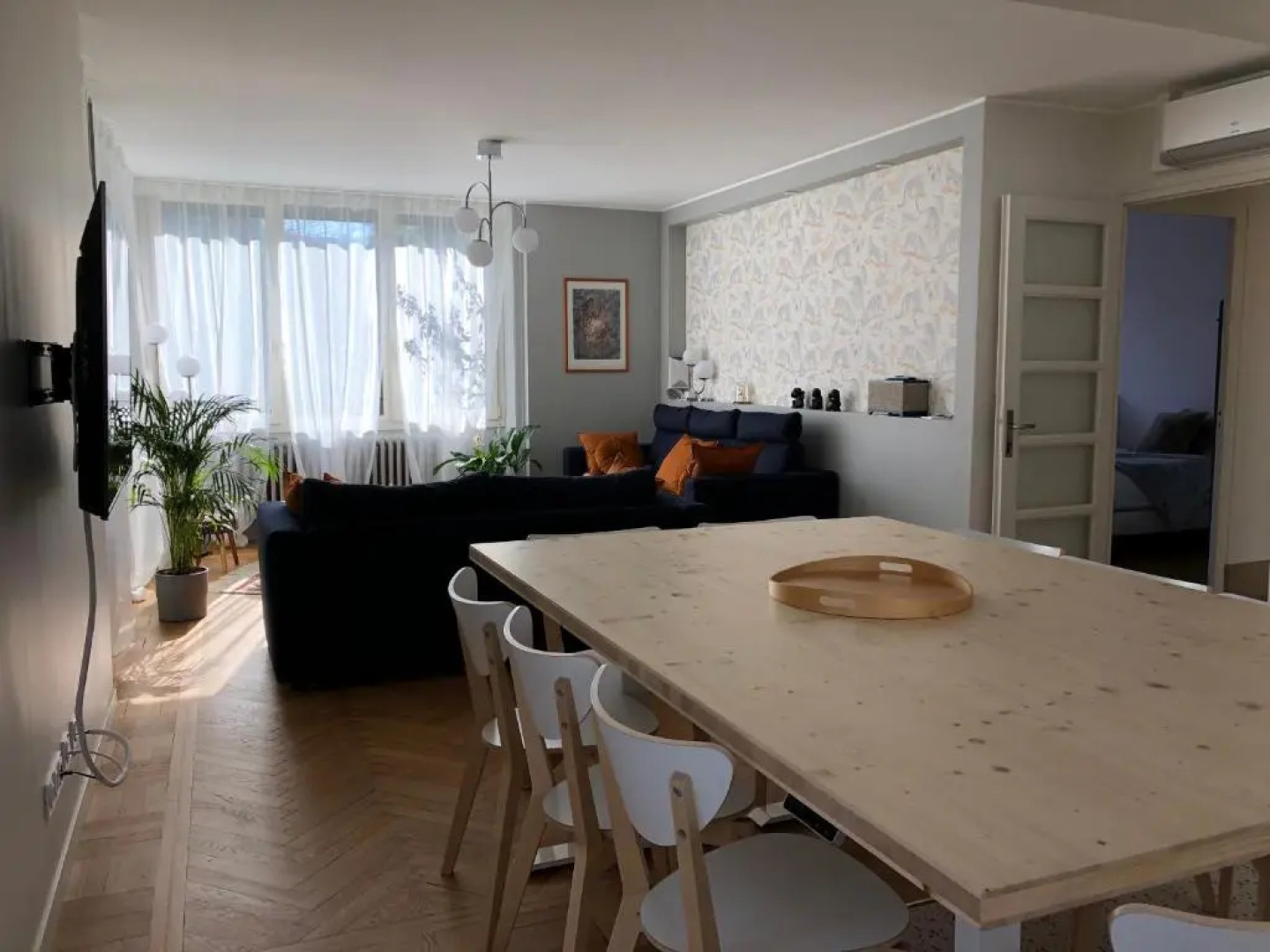 La Maison, 4 appartements 3 étoiles climatisés au centre ville avec jardin proche du Parc et des Thermes