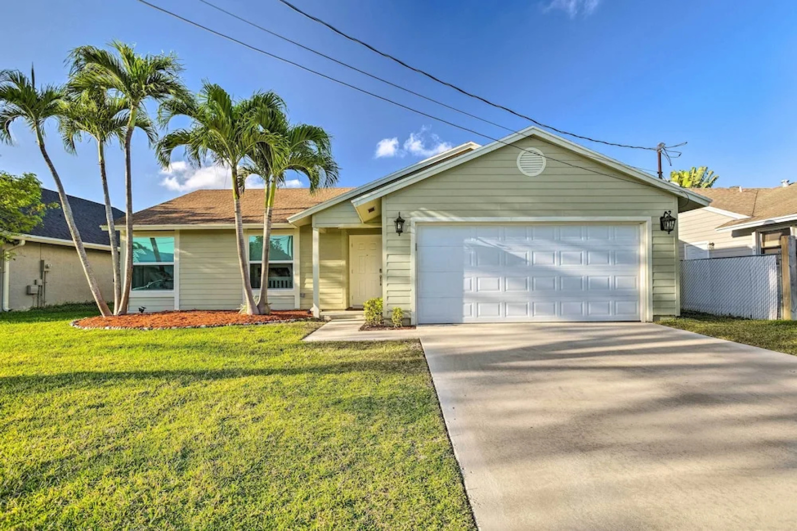 Jupiter Home w/ Patio & Grill ~ 6 Mi to Beach!
