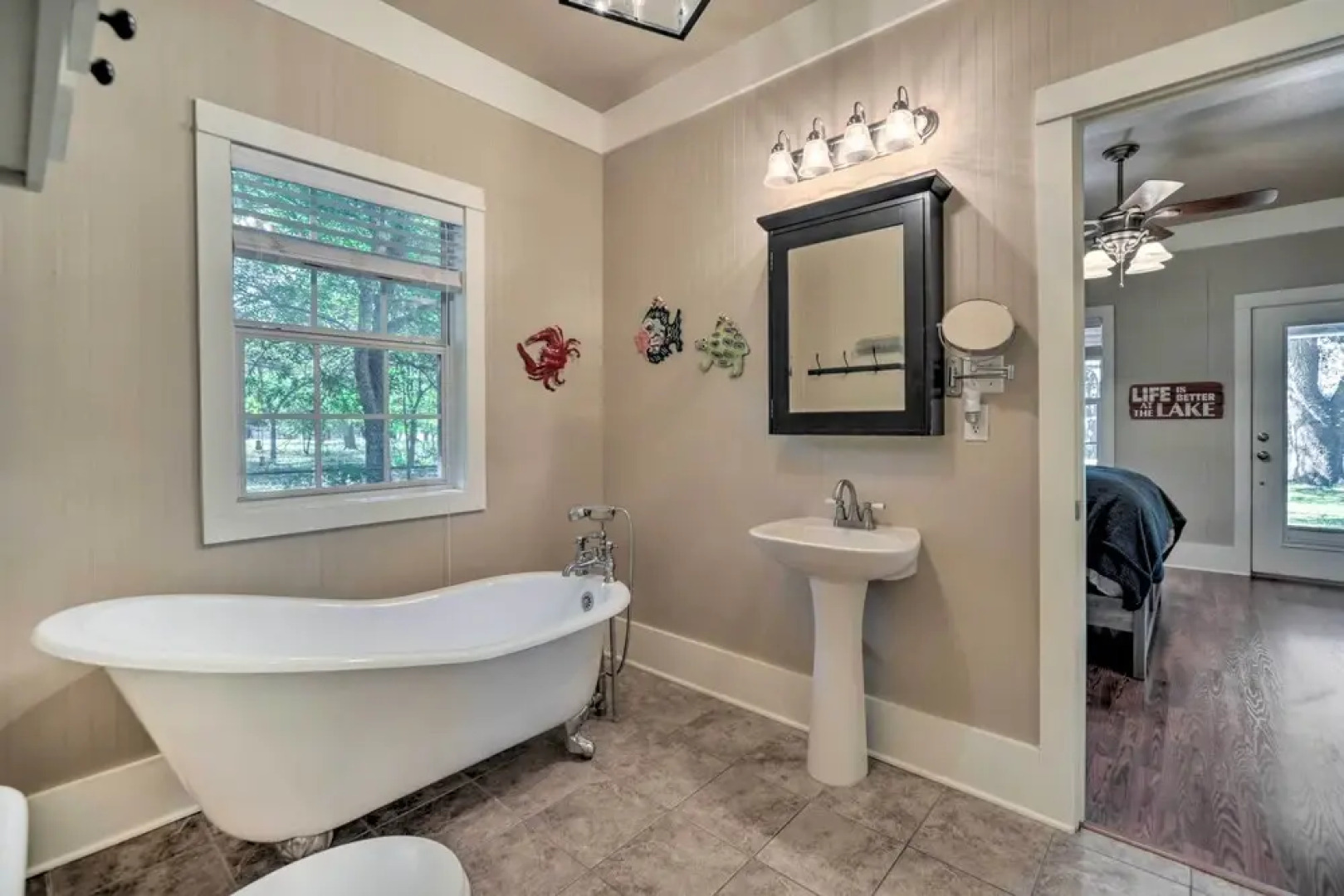 'the Petite Lake House' in Seguin w/ Patio!