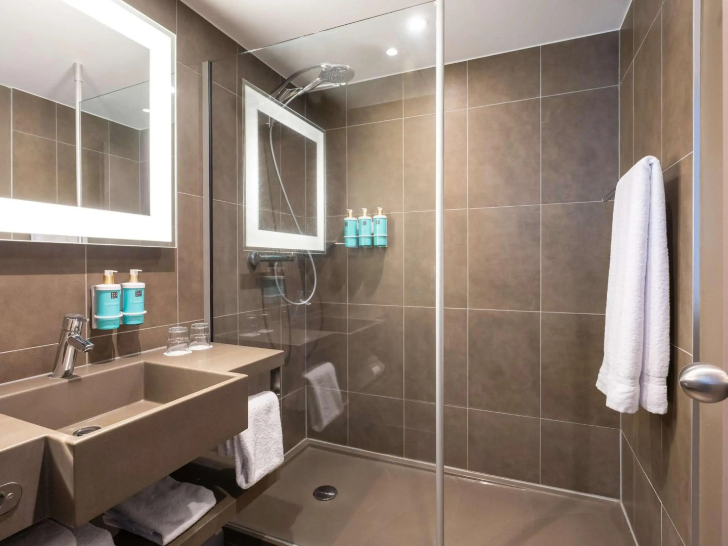 Level Furnished Living