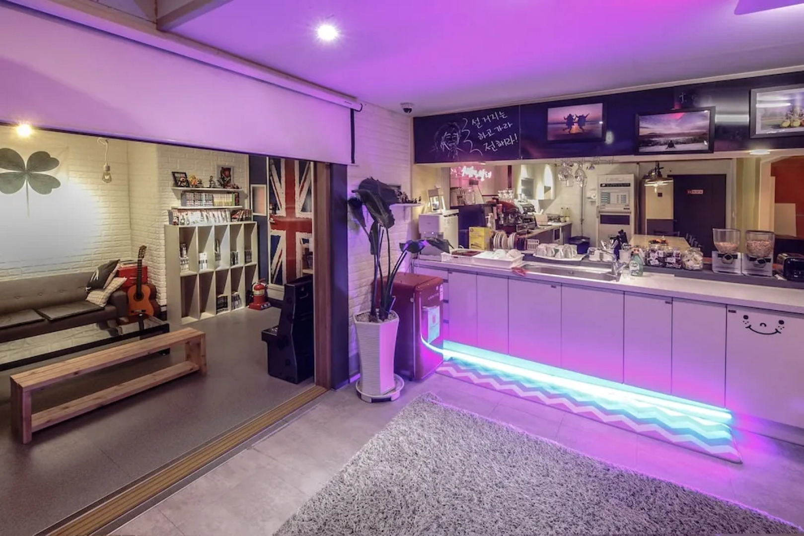 Across the Street Guesthouse - Hostel