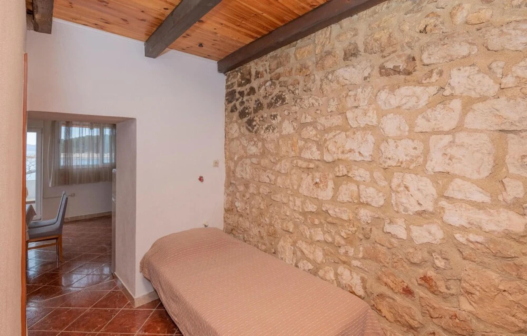 Beautiful Apartment in Sucuraj With 2 Bedrooms and Wifi