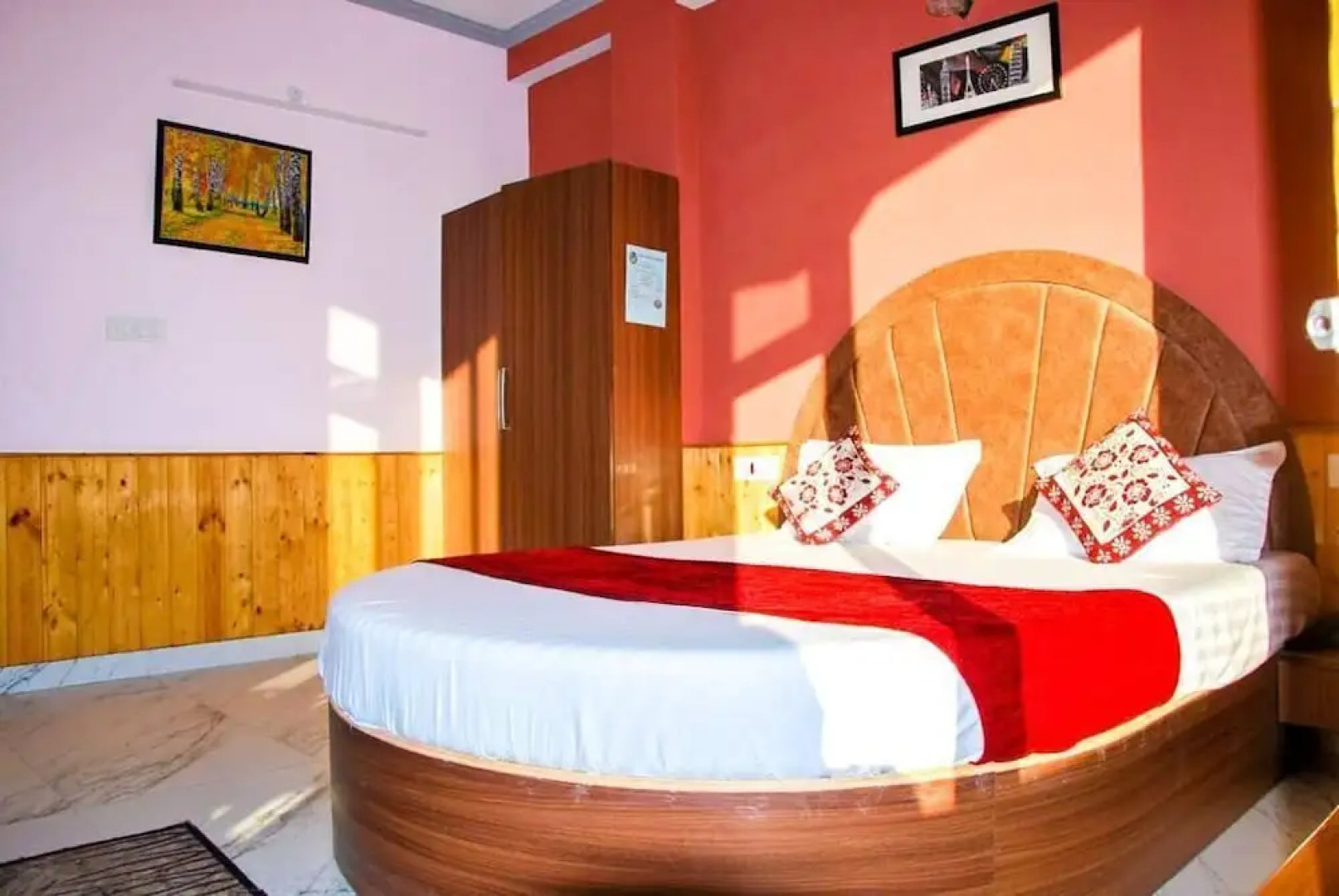 Cafe Saffron & Cottages